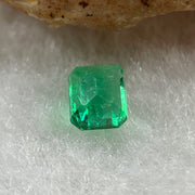 Natural Colombia Vivid Green Emerald (Beryl) Cut-Cornered Rectangular Step cut 0.43ct 4.6 by 3.8 by 3.2mm - Huangs Jadeite and Jewelry Pte Ltd