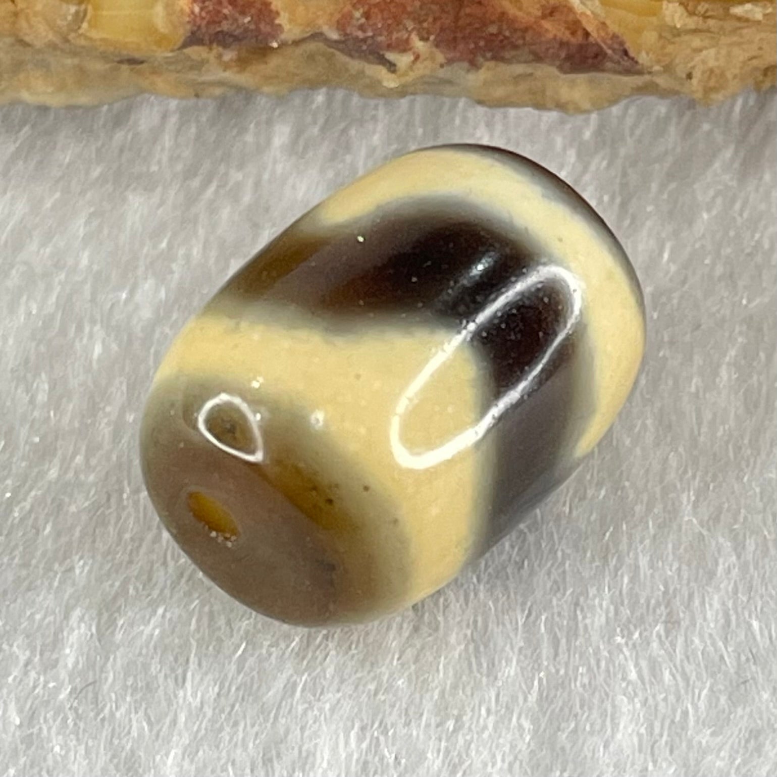 Natural Powerful Tibetan Old Oily Agate Tiger Tooth Daluo Dzi Bead Heavenly Master (Tian Zhu) 虎呀天诛 2.40g 13.5 by 10.3mm - Huangs Jadeite and Jewelry Pte Ltd