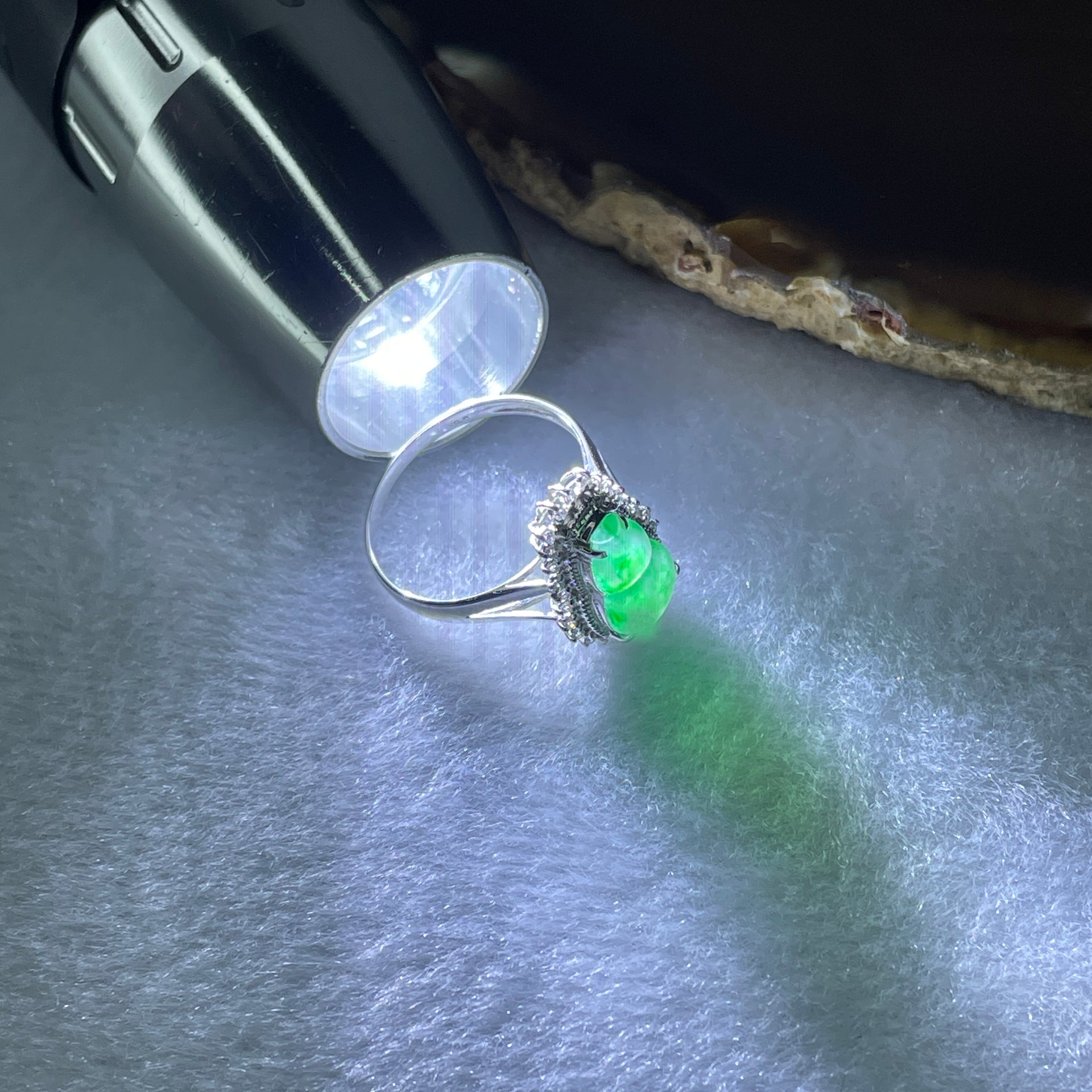 Type A Green Burmese jadeite Hulu ring in 18k white gold & natural diamonds 2.09g Ring Size: US 7 - Huangs Jadeite and Jewelry Pte Ltd