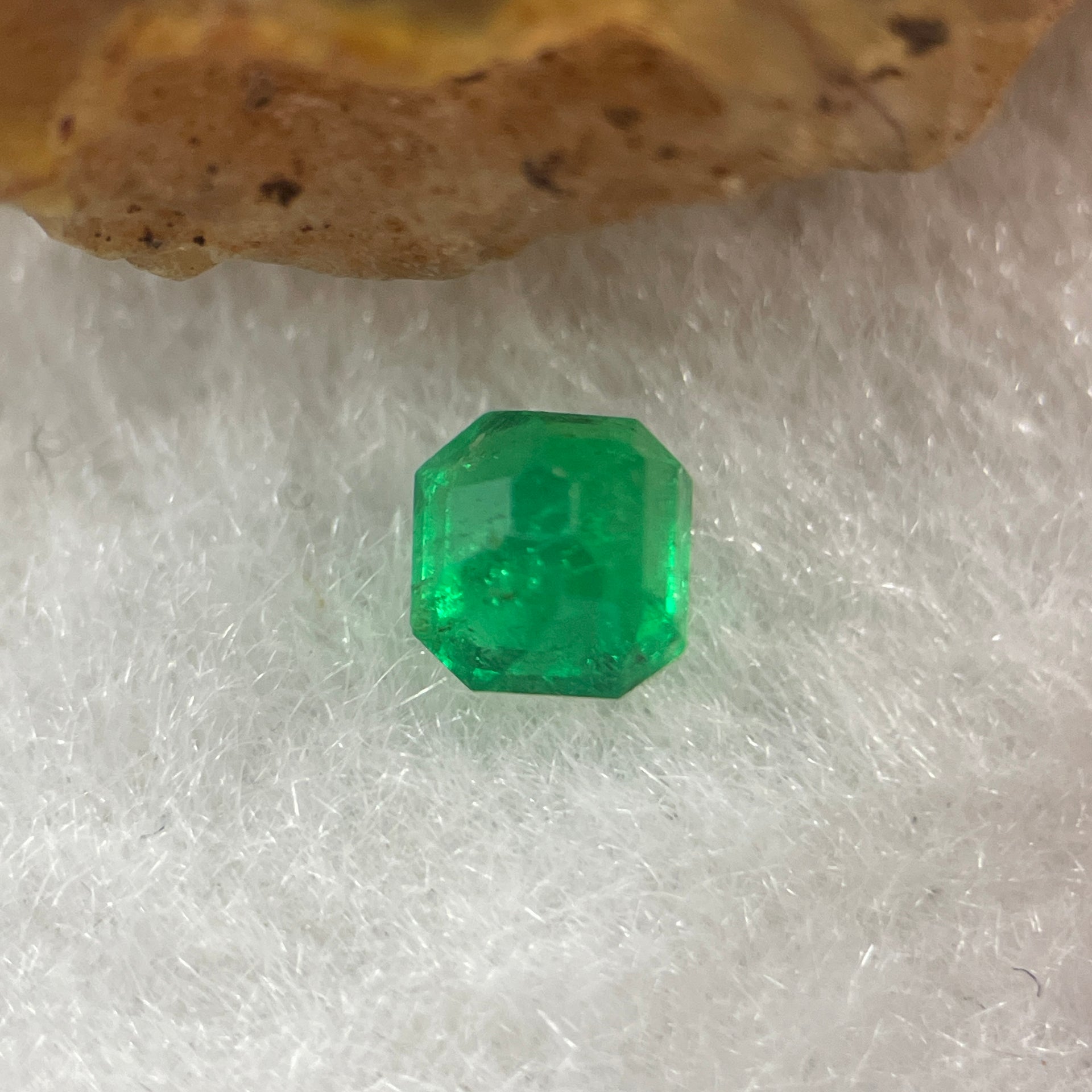 Natural Colombia Green Emerald (Beryl) Cut-Cornered Rectangular step cut 0.53ct 4.5 by 4.5 by 3.8mm - Huangs Jadeite and Jewelry Pte Ltd
