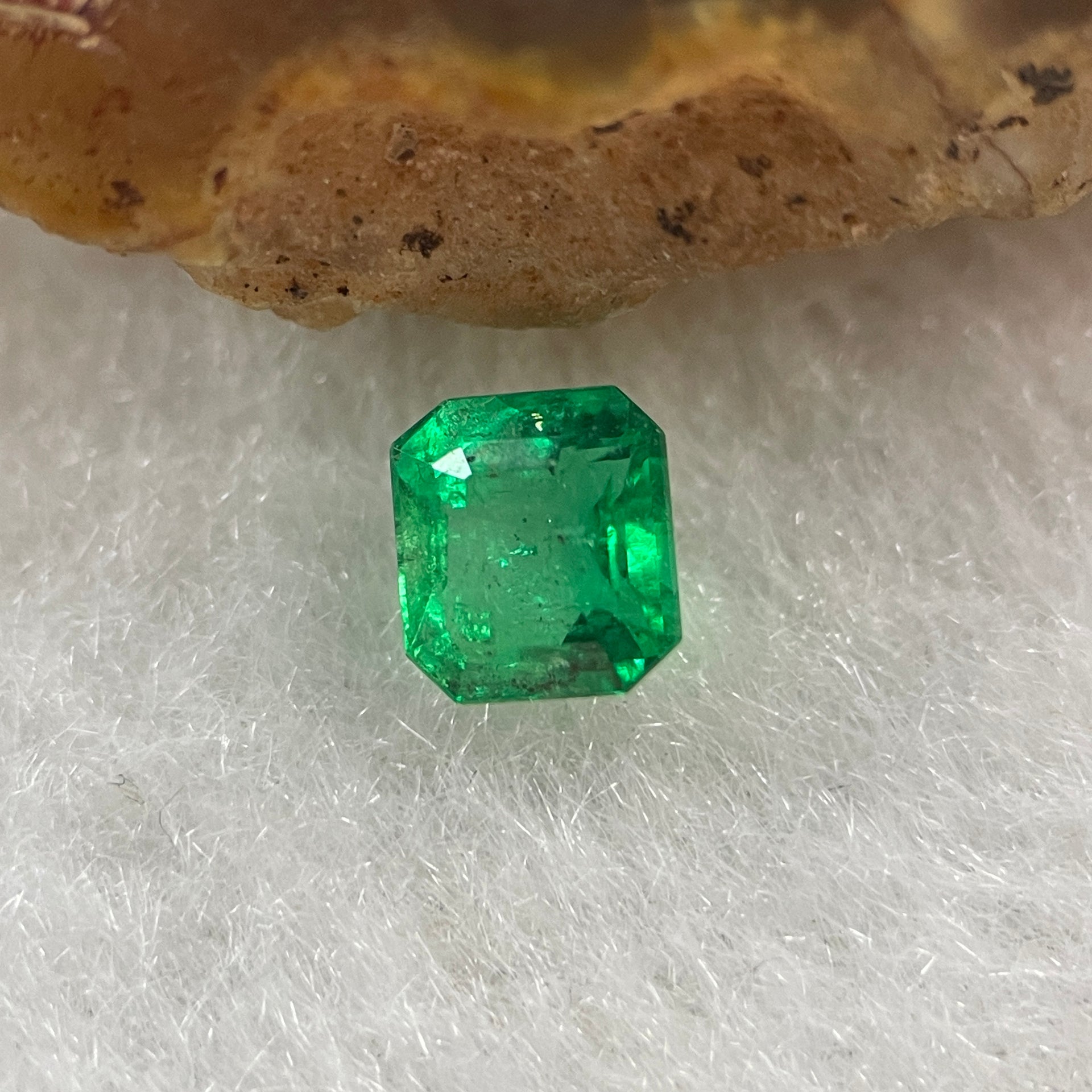 Natural Colombia Green Emerald (Beryl) Cut-Cornered Rectangular step cut 0.51ct 4.8 by 4.5 by 3.3mm - Huangs Jadeite and Jewelry Pte Ltd