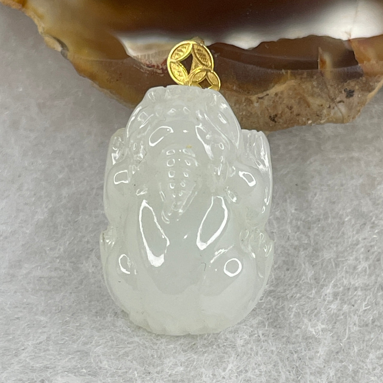Natural Type A White to Faint Green Jadeite Pixiu Pendant | Solid 18K 750 Yellow Gold Clasp Luxury Guardian Wealth Talisman (3.13g 19.1x13.2x7.8mm)
