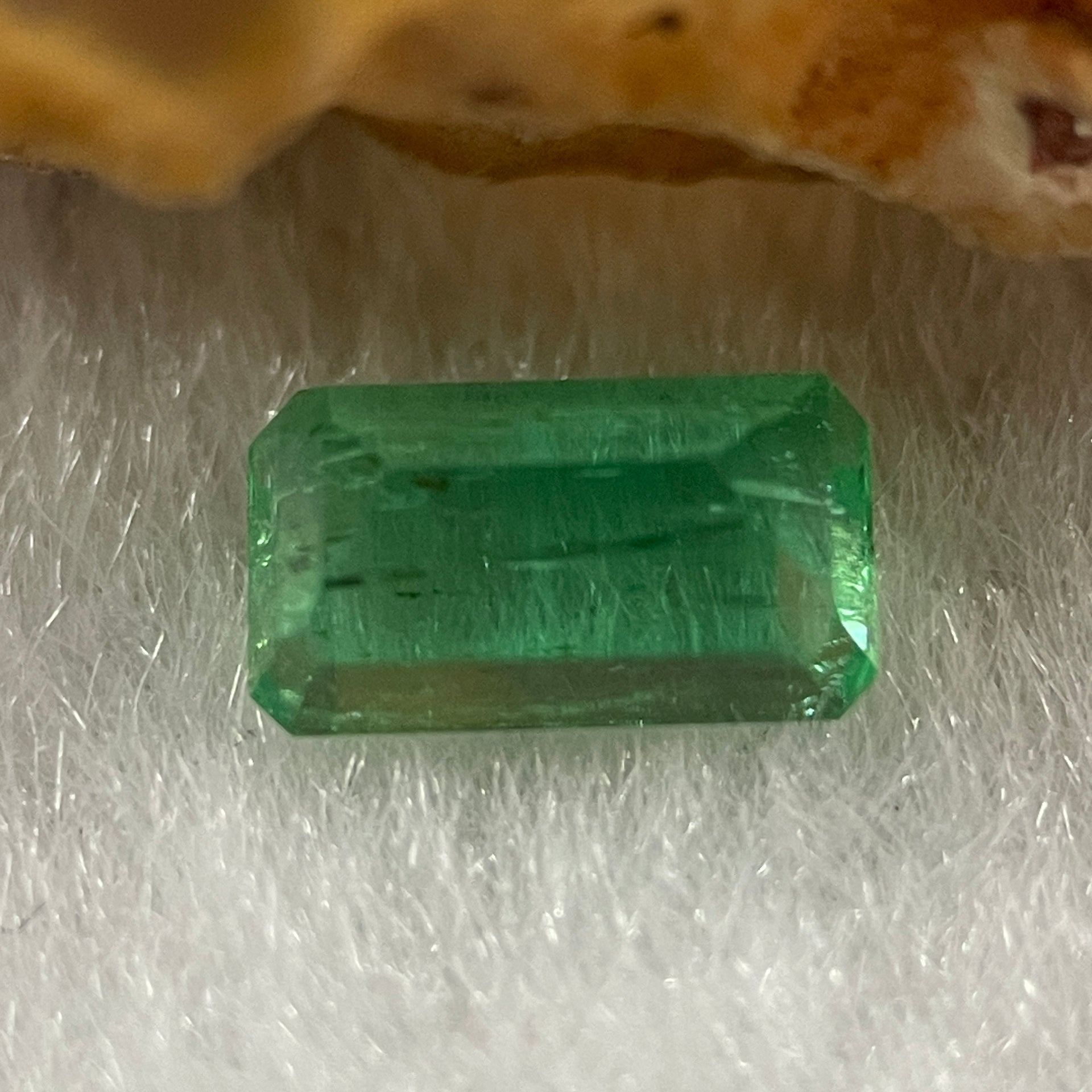 Natural Colombia Green Emerald (Beryl) Cut-Cornered Rectangular step cut 0.84ct 6.9 by 4.2 by 3.1mm - Huangs Jadeite and Jewelry Pte Ltd