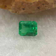 Natural Colombia Vivid Green Emerald (Beryl) Cut-Cornered Rectangular Step cut 0.41ct 5.0 by 4.1 by 2.9mm - Huangs Jadeite and Jewelry Pte Ltd