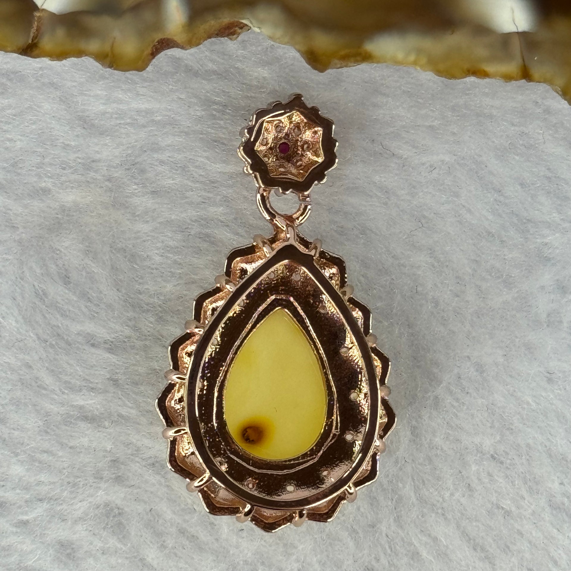 Natural Milk Royal White Amber with Crystals in Rose Gold Color Pendent 3.18g 14.1 by 10.0 by 5.0mm - Huangs Jadeite and Jewelry Pte Ltd
