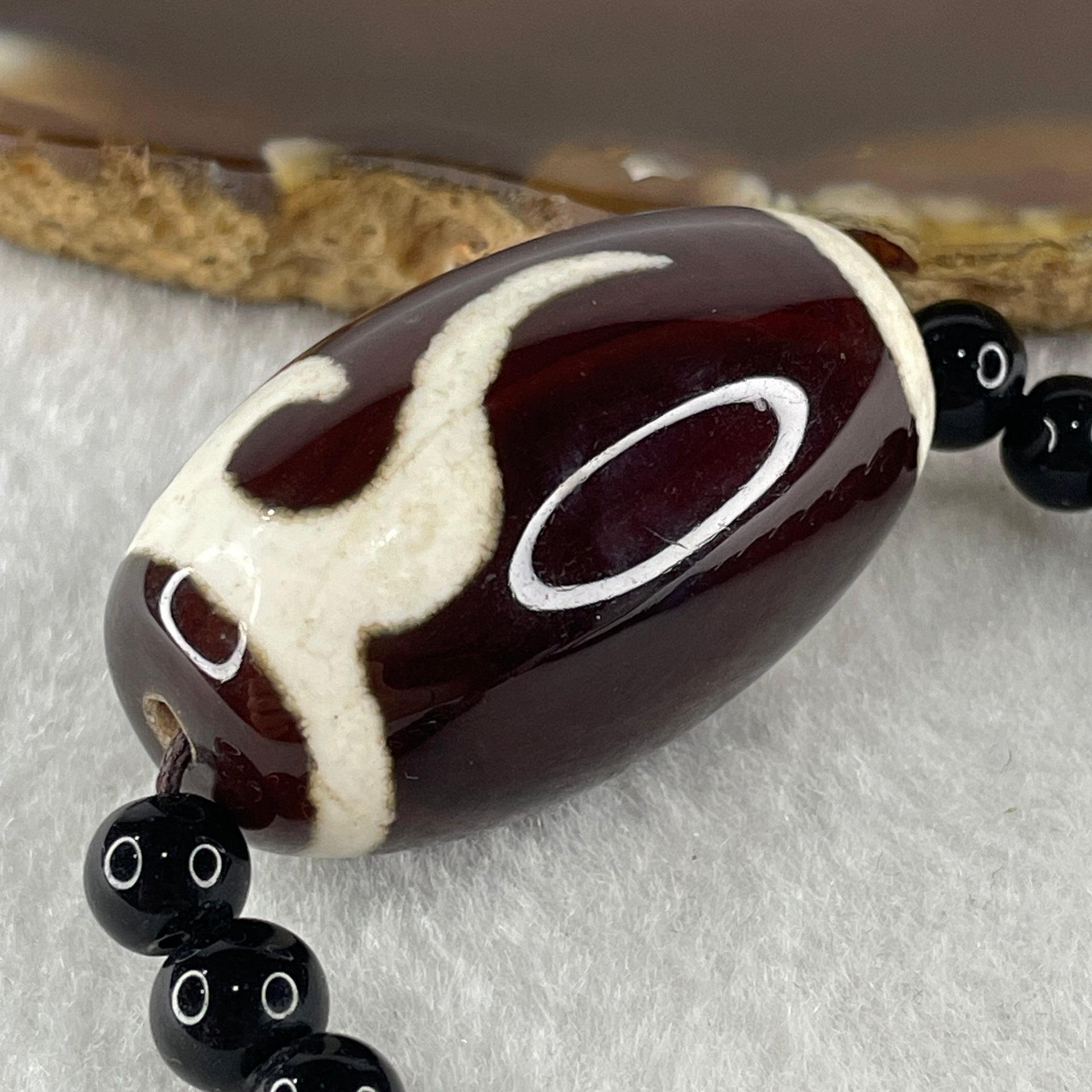 Natural Powerful Tibetan Old Oily Agate Ruyi Dzi Beads with Black and Blue Onyx Necklace 44.06g 38cm 36.6 by 21.4mm - Huangs Jadeite and Jewelry Pte Ltd