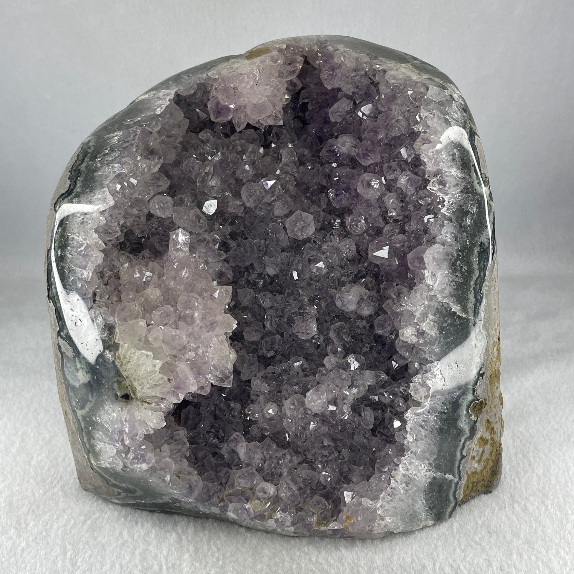 Natural Brazil Amethyst Cave 4.568,2g 160.0 by 140.0 by 155.0mm - Huangs Jadeite and Jewelry Pte Ltd