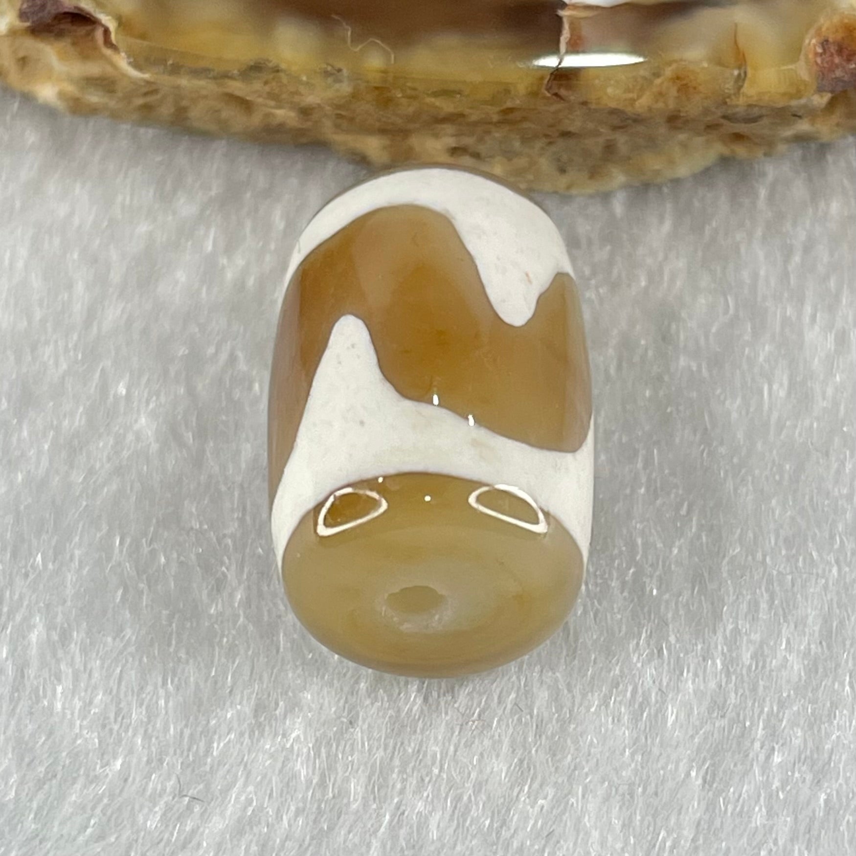 Natural Powerful Tibetan Old Oily Agate Tiger Tooth Daluo Dzi Bead Heavenly Master (Tian Zhu) 虎呀天诛 3.27g 15.7 by 10.8mm - Huangs Jadeite and Jewelry Pte Ltd