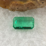 Natural Colombia Vivid Green Emerald (Beryl) Cut-Cornered Rectangular Step cut 0.93ct 8.4 by 5.5 by 2.3mm - Huangs Jadeite and Jewelry Pte Ltd