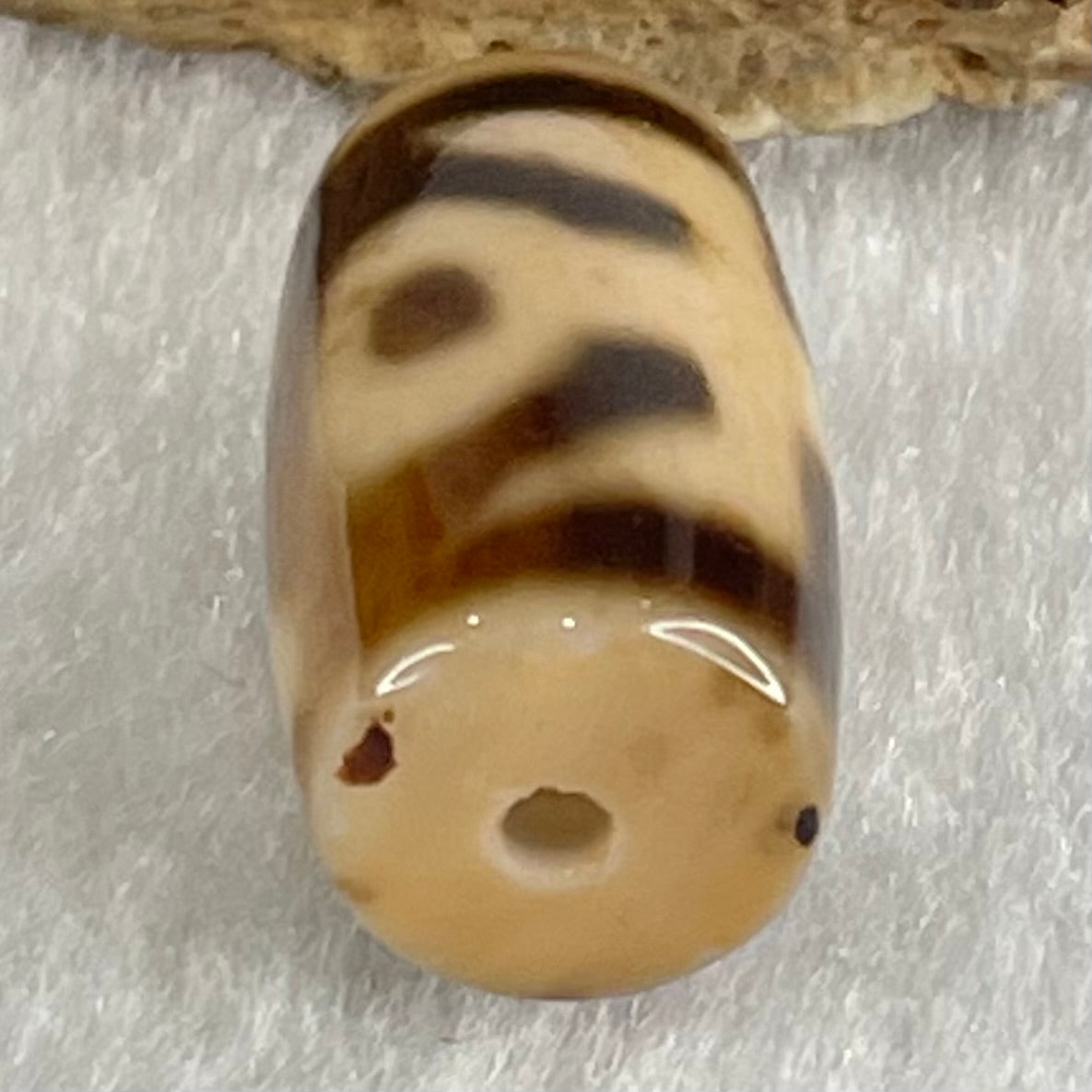 Natural Powerful Tibetan Old Oily Agate Patina Guiren Tairen Human Dzi Bead Totem Amulet Heavenly Master (Tian Zhu) 贵人天诛 4.60g 19.7 by 11.4mm - Huangs Jadeite and Jewelry Pte Ltd