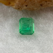 Natural Colombia Vivid Green Emerald (Beryl) Cut-Cornered Rectangular Step cut 0.43ct 5.0 by 4.0 by 2.6mm - Huangs Jadeite and Jewelry Pte Ltd