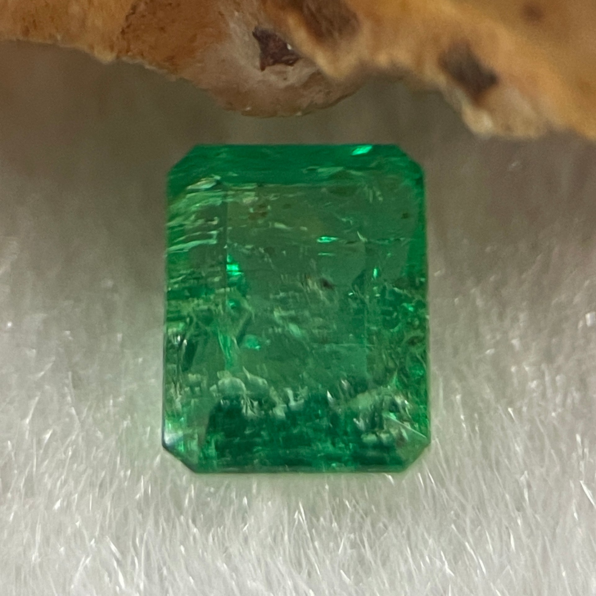 Natural Colombia Green Emerald (Beryl) Cut-Cornered Rectangular step cut 0.89ct 6.4 by 4.8 by 3.5mm - Huangs Jadeite and Jewelry Pte Ltd