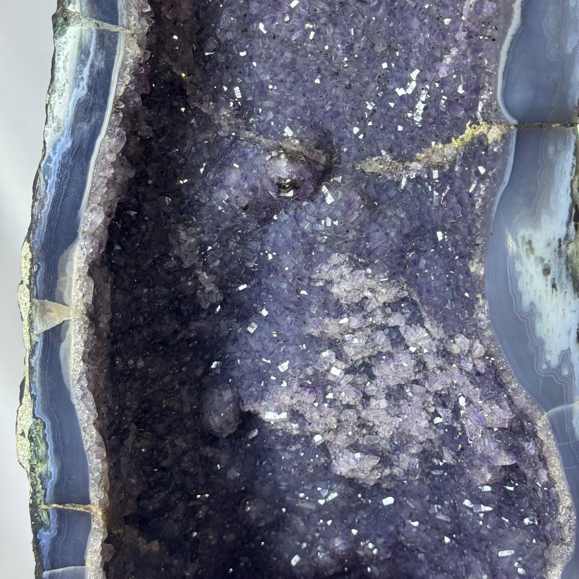 Natural Brazil Amethyst Cave with White Calcite 30.392,6g 265.0 by 270.0 by 632.0mm - Huangs Jadeite and Jewelry Pte Ltd