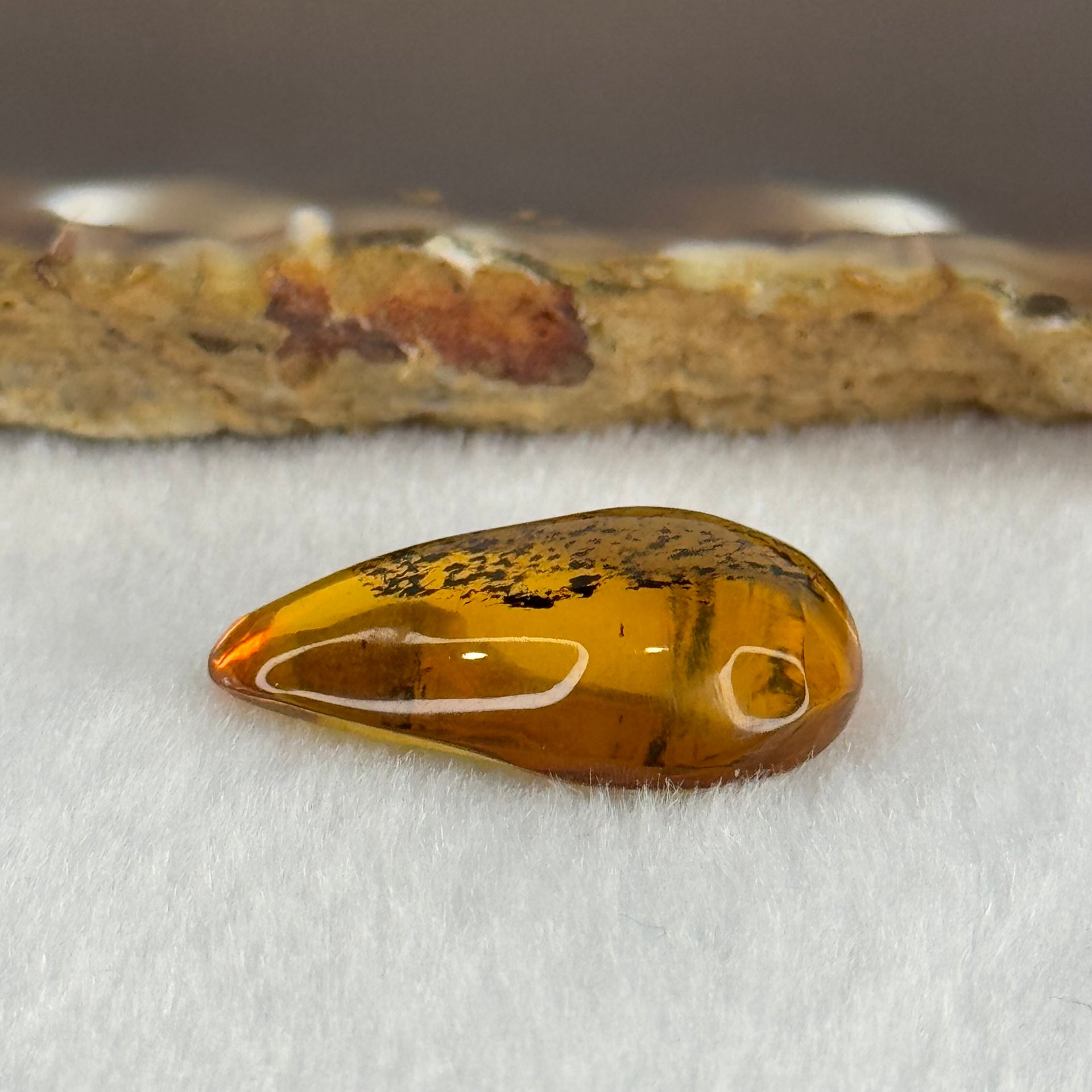 Natural Amber for Setting 1.53g 25.1 by 16.1 by 7.3mm - Huangs Jadeite and Jewelry Pte Ltd