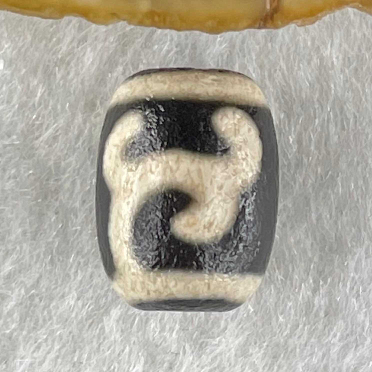 Natural Powerful Tibetan Old Oily Agate Green Tara Dzi Bead Heavenly Master (Tian Zhu) 绿度母天珠 2.13g 13.3 by 10.0mm - Huangs Jadeite and Jewelry Pte Ltd