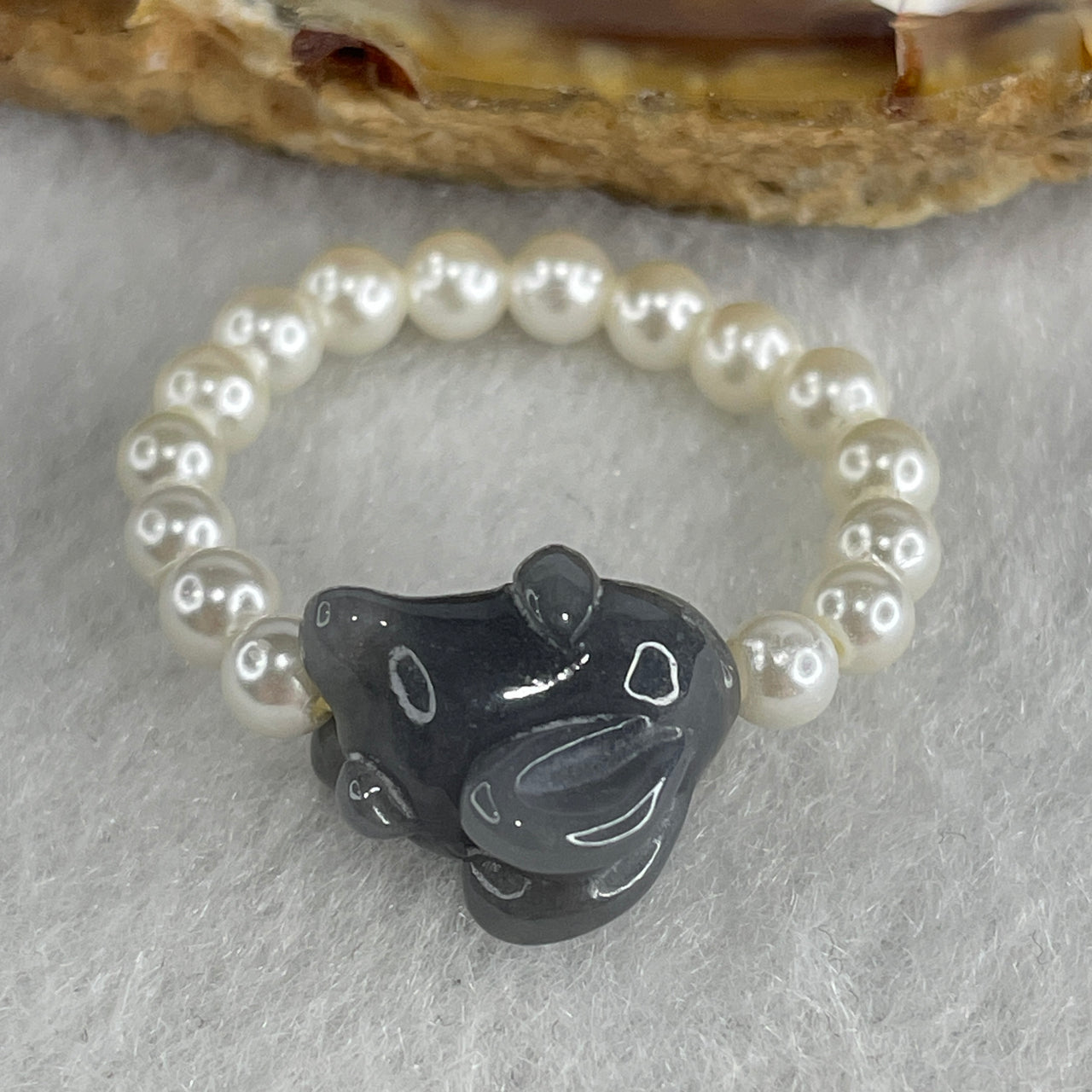 Natural Type A Wuji Grey Jadeite Rabbit with Faux Pearl Beads Elastic Ring 2.66g 12.0 by 9.5 by 9.2mm