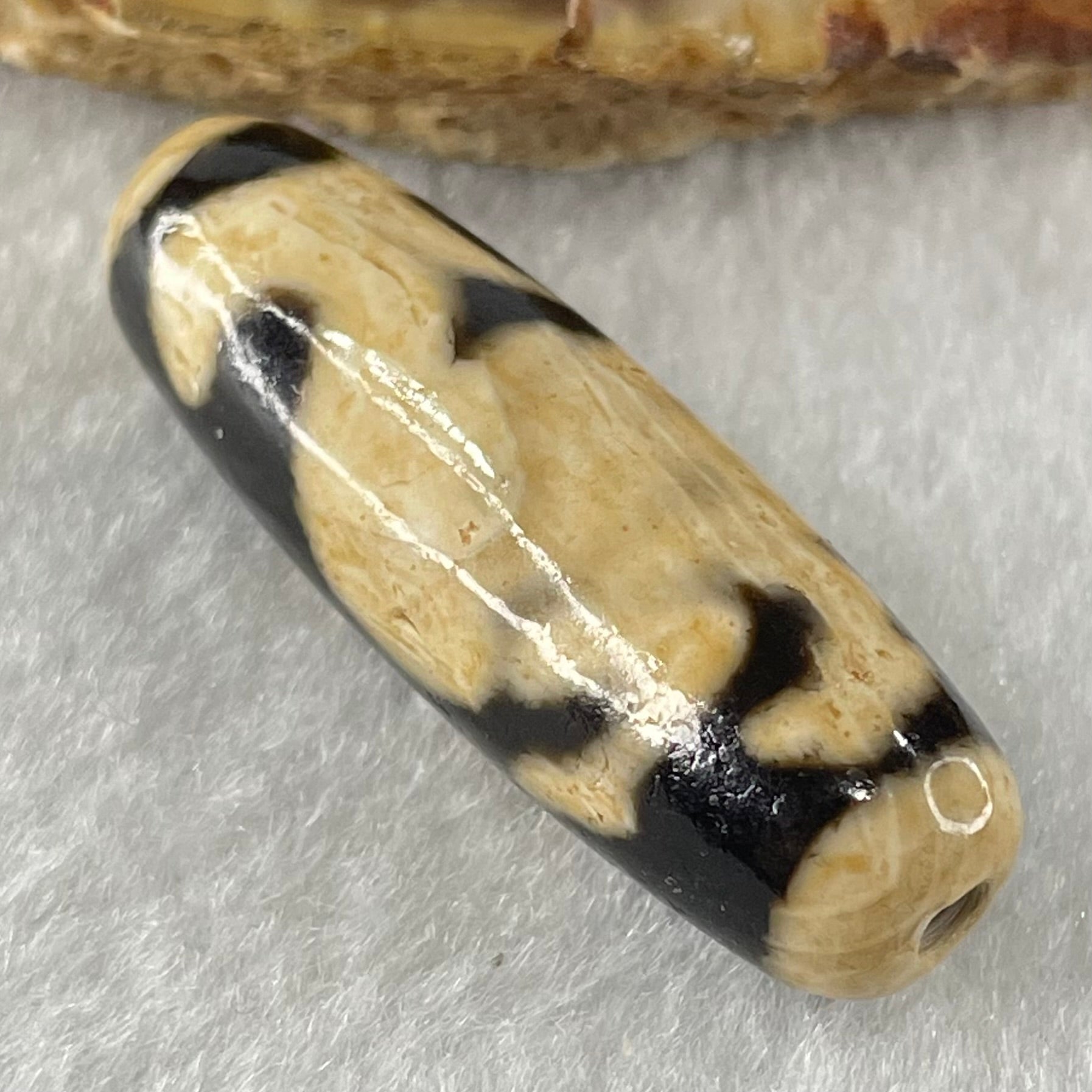 Natural Powerful Tibetan Old Oily Agate Dzi Bead Heavenly Master (Tian Zhu) 天珠 8.88g 38.2 by 12.3mm - Huangs Jadeite and Jewelry Pte Ltd