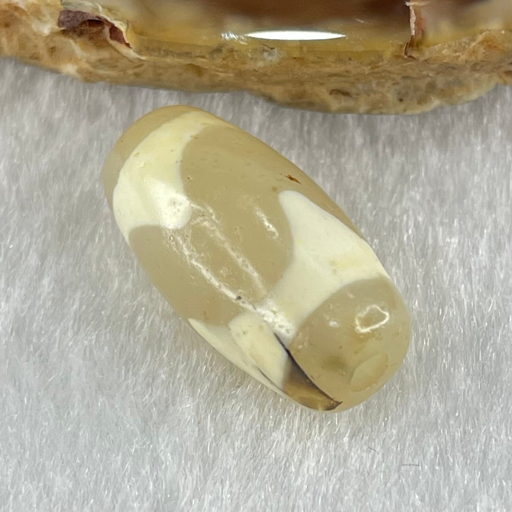 Natural Powerful Tibetan Old Oily Agate Tiger Tooth Daluo Dzi Bead Heavenly Master (Tian Zhu) 虎呀天诛 2.93g 19.9 by 10.1mm - Huangs Jadeite and Jewelry Pte Ltd