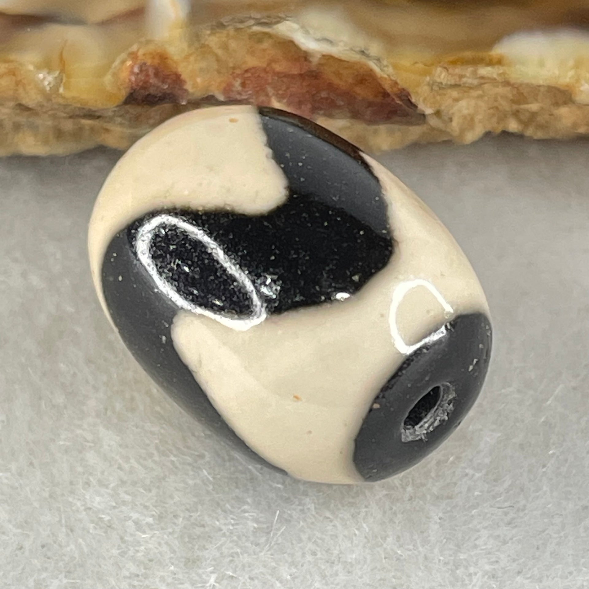 Natural Powerful Tibetan Old Oily Agate Tiger Tooth Daluo Dzi Bead Heavenly Master (Tian Zhu) 虎呀天诛 4.63g 17.7 by 13.3mm - Huangs Jadeite and Jewelry Pte Ltd