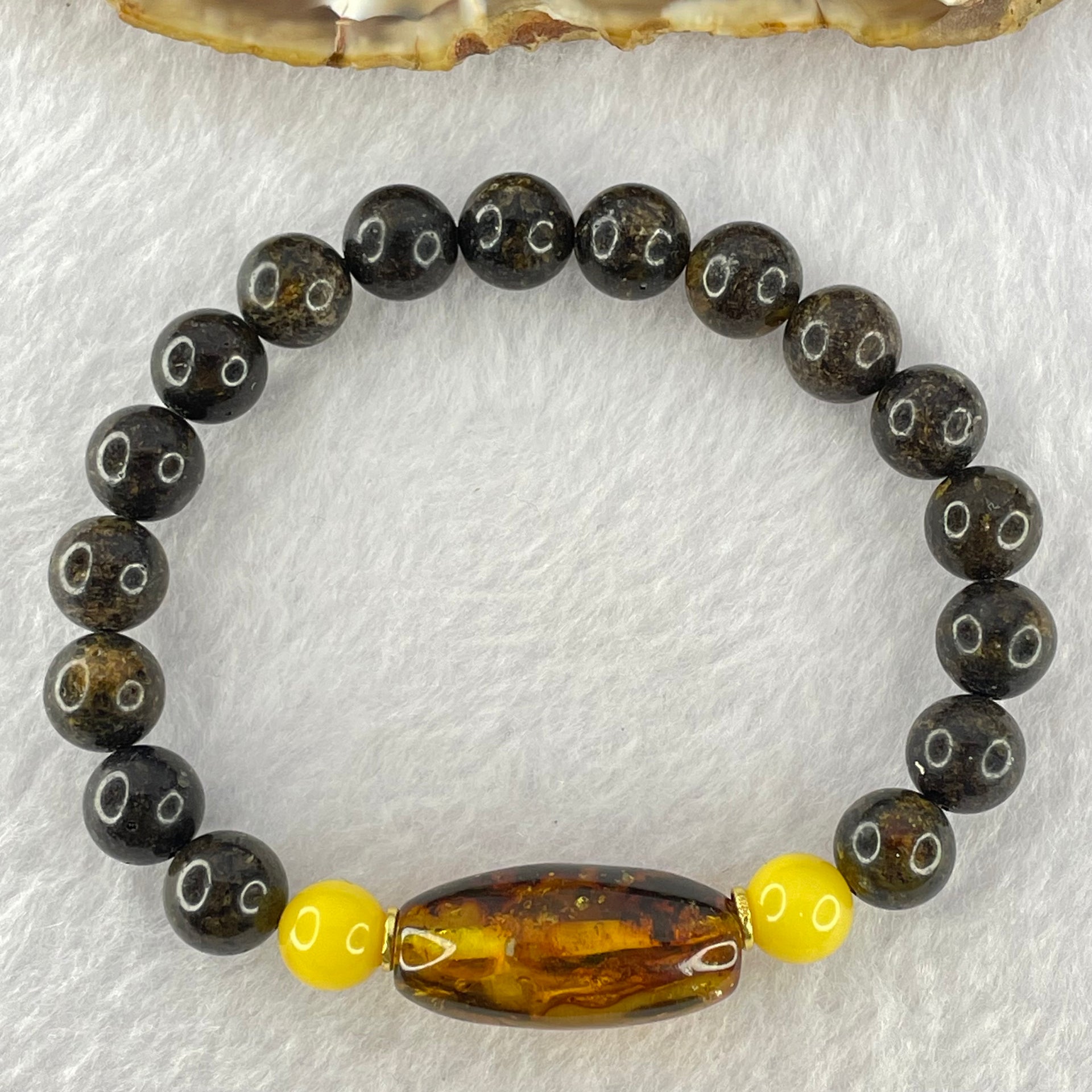 Natural Seaweed, Medicine  and Butterscotch Amber Beads Bracelet 天然海藻珀+药王珀手链l 8.68g 16cm 24.9 by 12.0mm 1 Beads 8.8mm 19 Beads - Huangs Jadeite and Jewelry Pte Ltd