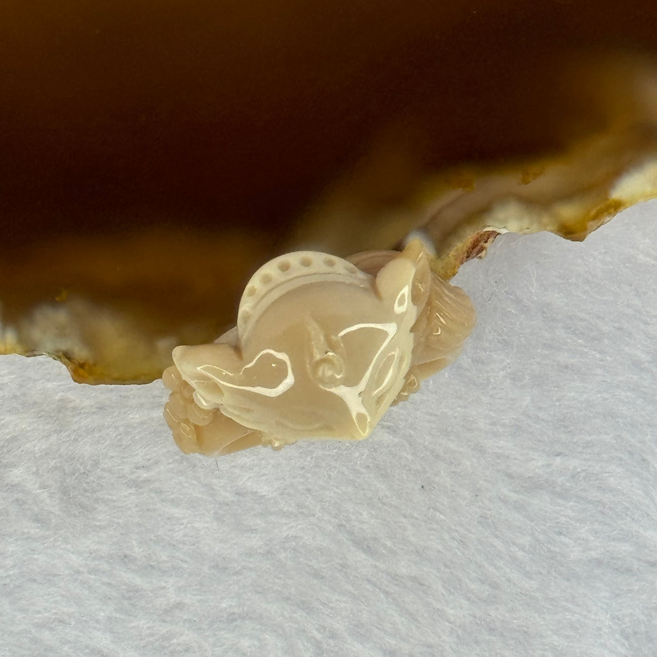 Natural Brown Agate Fox and Flower Carving 3.61g 38.8 by 4.2mm US6 HK13 - Huangs Jadeite and Jewelry Pte Ltd