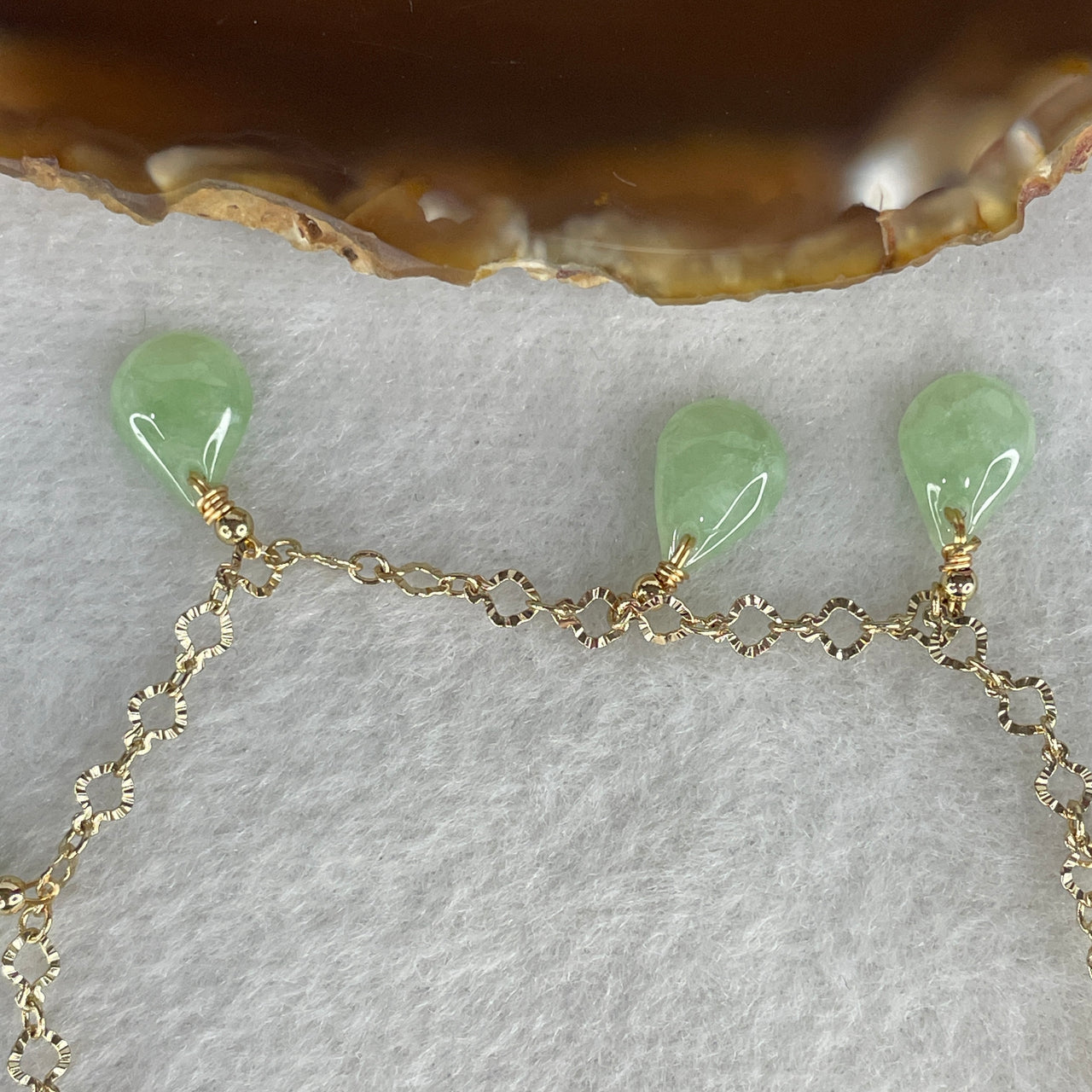 Natural Type A Apple Green Jadeite Teardrop Bracelet | Gold Color Adjustable Pear Cut Gemstone Charm (6.60g, 14-18cm 10.5x8.4x5.6mm)