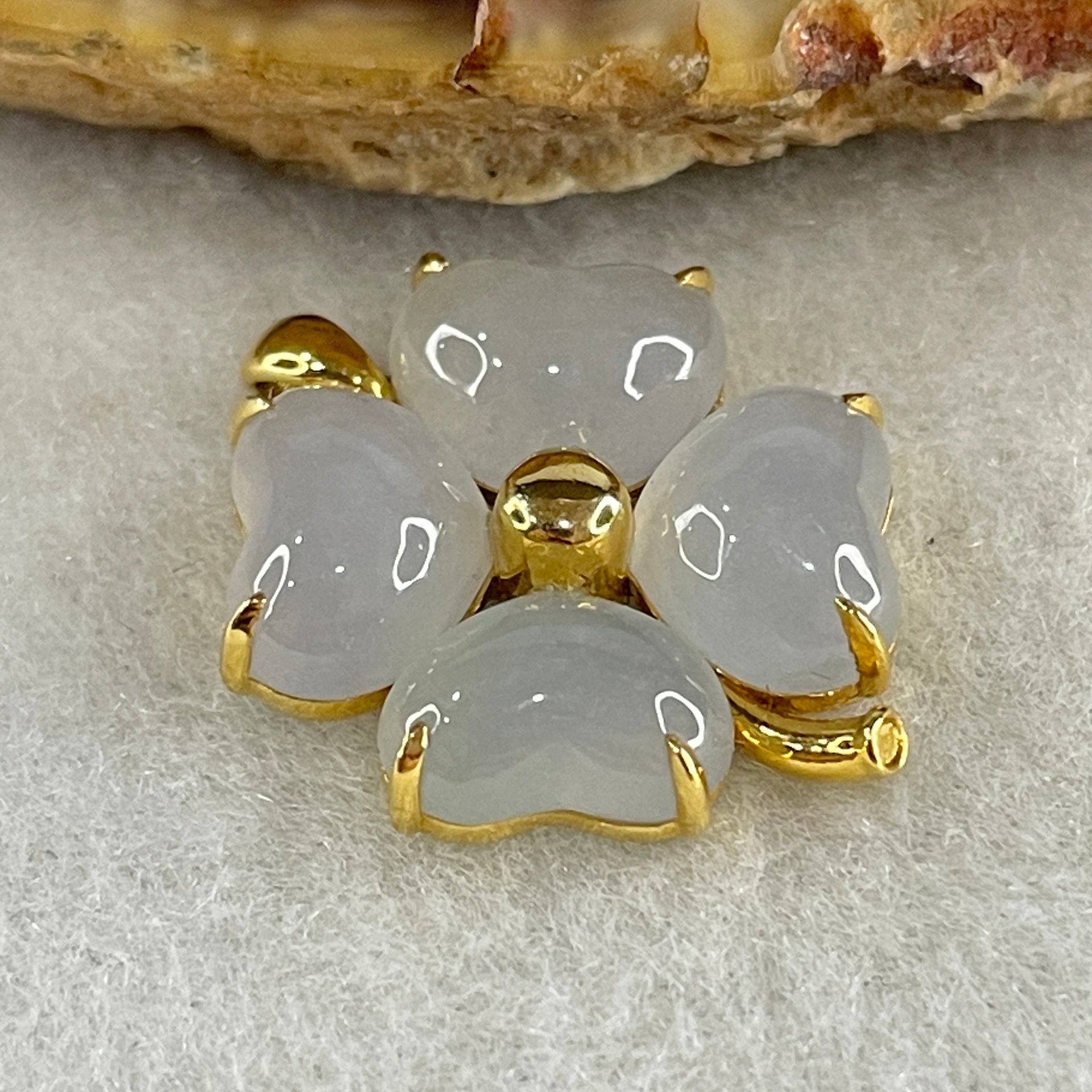 Type A Semi Icy Faint Lavender Jadeite 4 Leafs Clover in 18K Yellow Gold Pendant 3.51g 9.2 by 6.5 by 4.6mm 4Pcs - Huangs Jadeite and Jewelry Pte Ltd