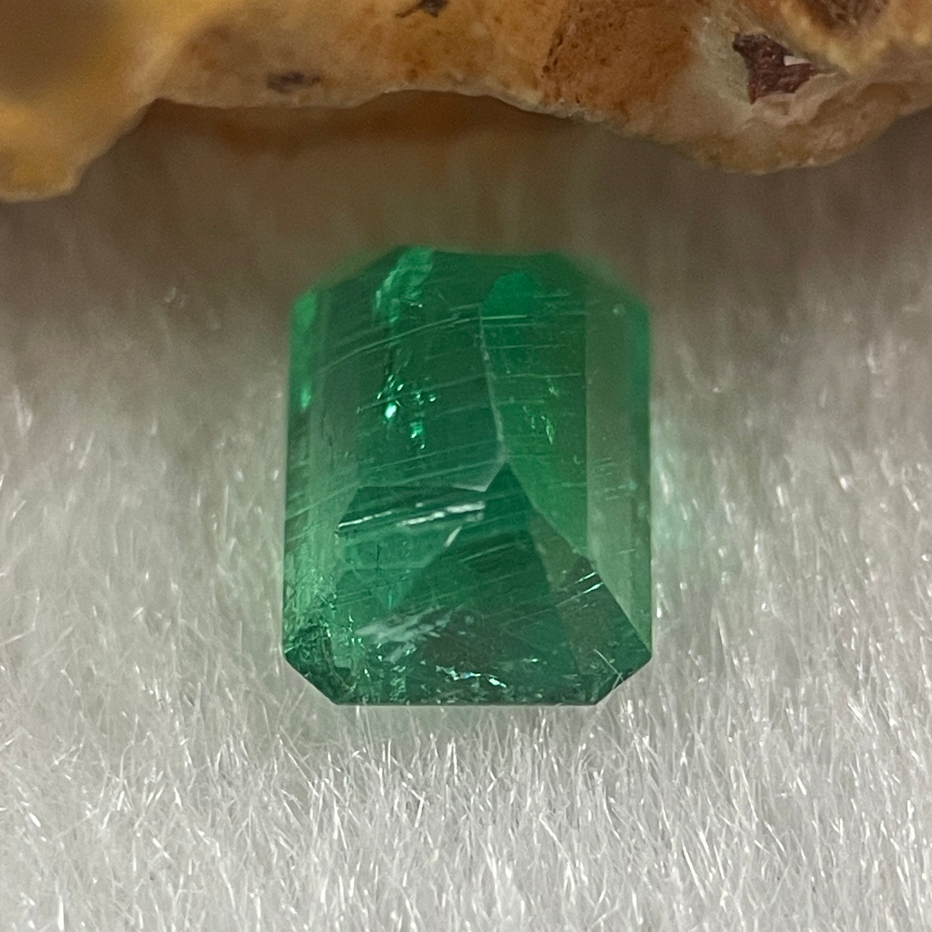 Natural Colombia Green Emerald (Beryl) Cut-Cornered Rectangular step cut 0.81ct 6.6 by 4.6 by 3.5mm - Huangs Jadeite and Jewelry Pte Ltd