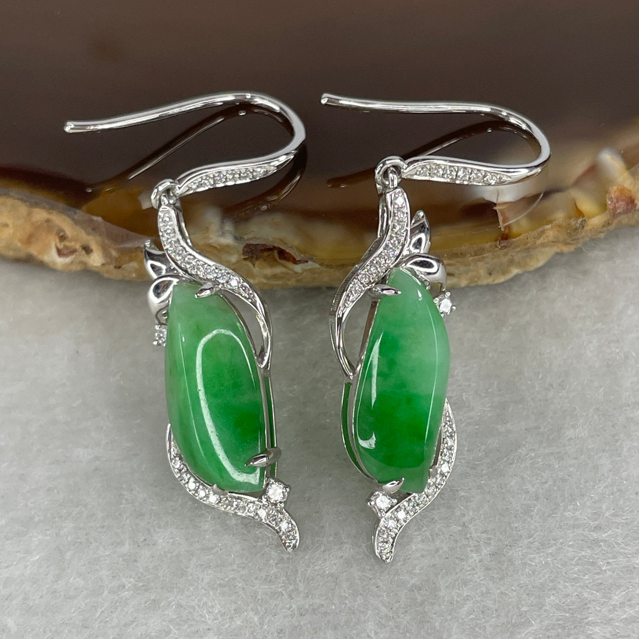 Natural Type A Jadeite Drop Earrings with Diamonds in 18K White Gold | 16.2mm Light Green with Vibrant Emerald Green Patch | High-Luxury High-Ice Symmetric Statement Heirlooms (4.26g 7.2x3.0mm)