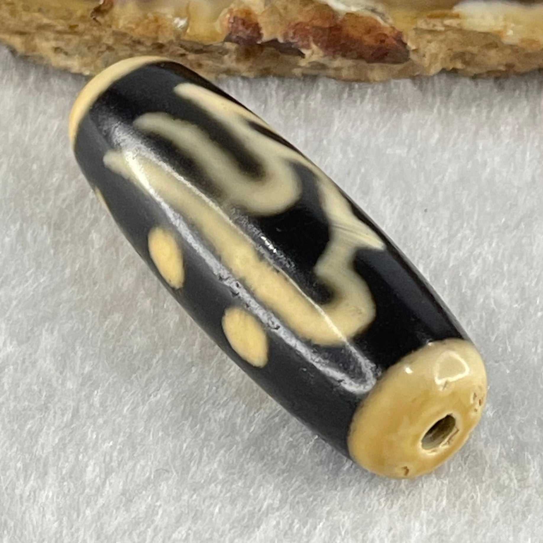 Natural Powerful Tibetan Old Oily Agate Ancient Thousand Hand Guan Yin Dzi Bead Heavenly Master (Tian Zhu) 千手观音天珠 10.07g 37.4 by 13.0mm - Huangs Jadeite and Jewelry Pte Ltd