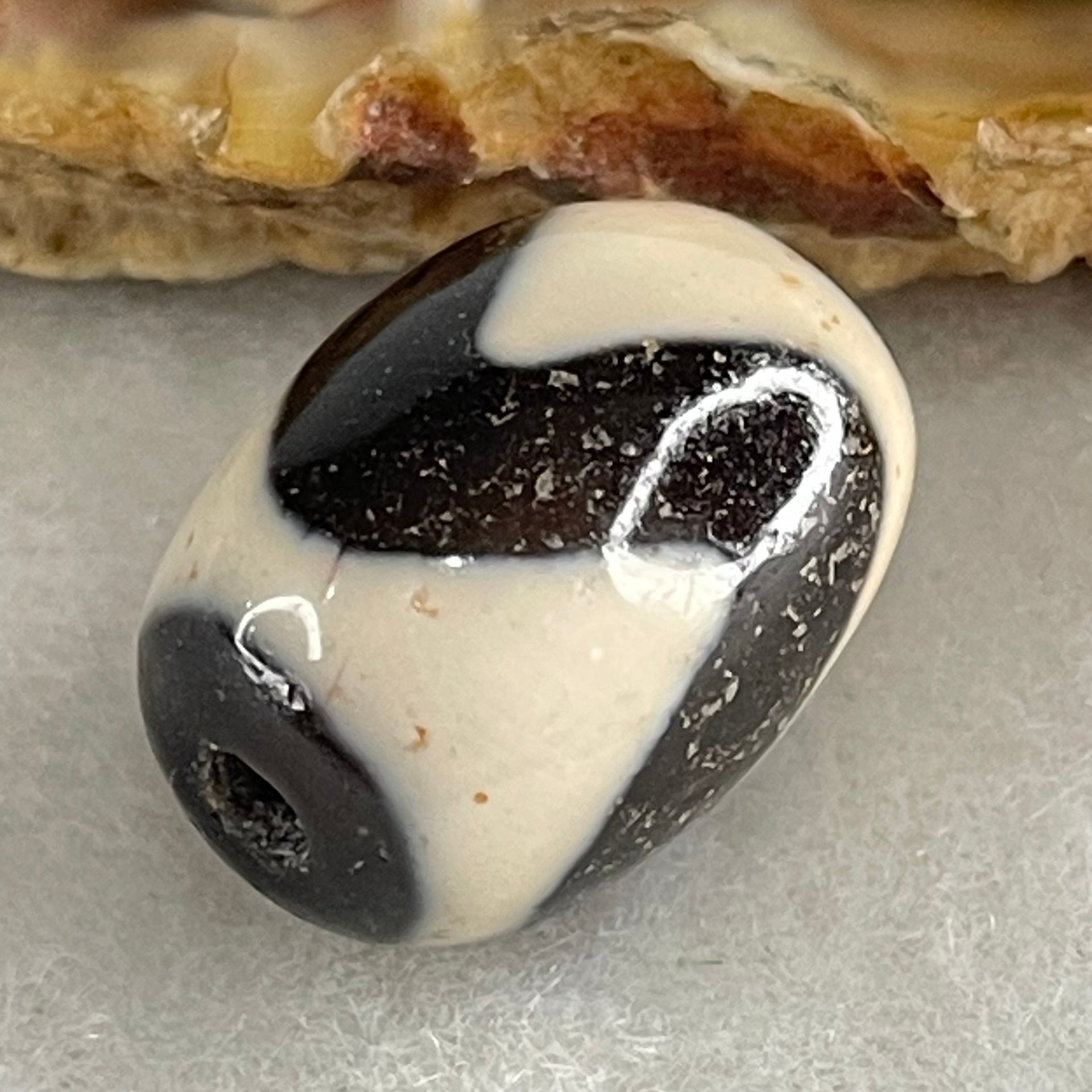 Natural Powerful Tibetan Old Oily Agate Tiger Tooth Daluo Dzi Bead Heavenly Master (Tian Zhu) 虎呀天诛 4.05g 17.3 by 12.7mm - Huangs Jadeite and Jewelry Pte Ltd