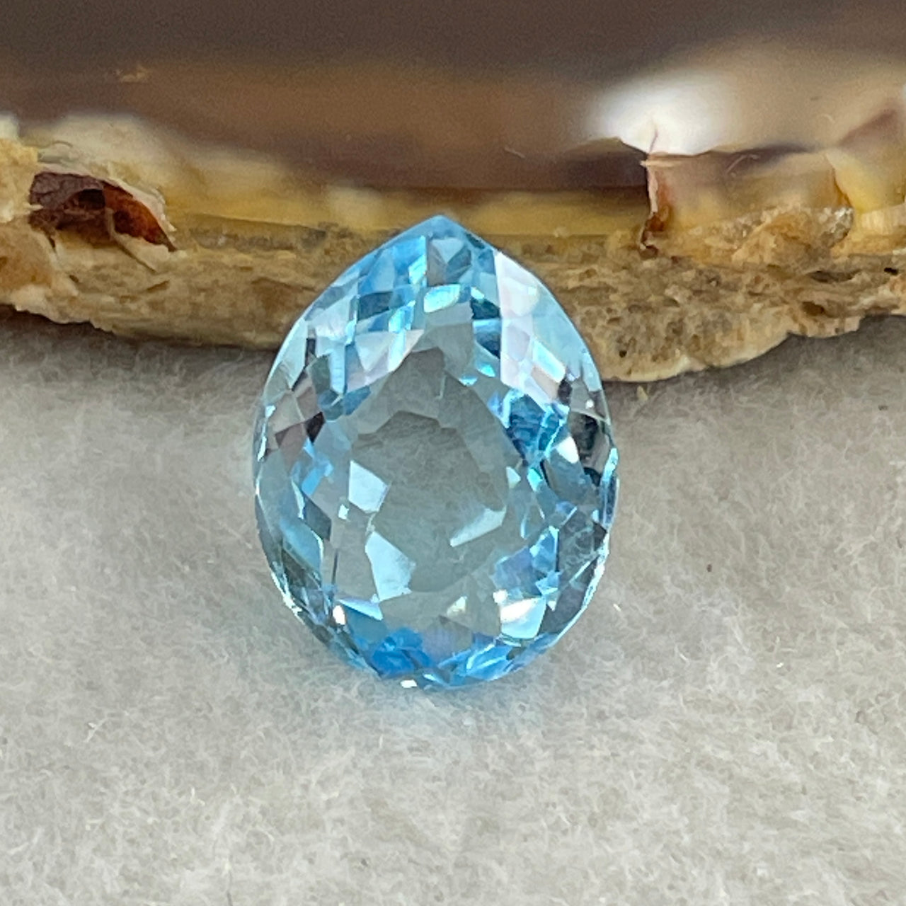 Natural Sky Blue Topaz Oval Shape 9.98ct 14.9 by 11.2 by 7.3mm - Huangs Jadeite and Jewelry Pte Ltd