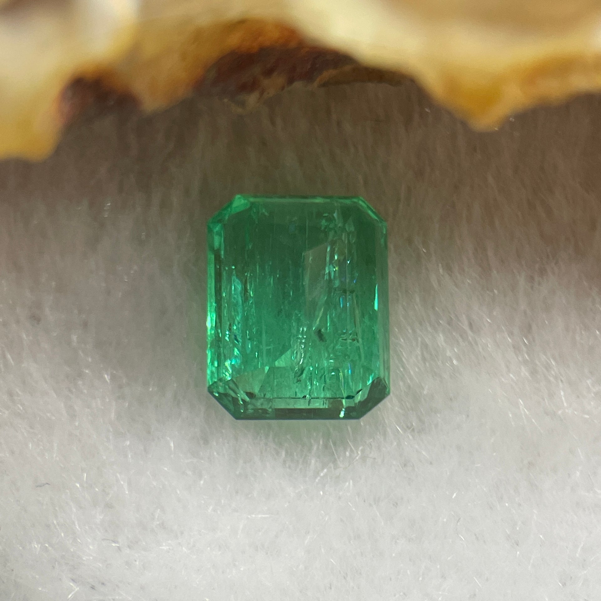 Natural Colombia Green Emerald (Beryl) Cut-Cornered Rectangular step cut 1.23ct 7.4 by 5.9 by 3.3mm - Huangs Jadeite and Jewelry Pte Ltd
