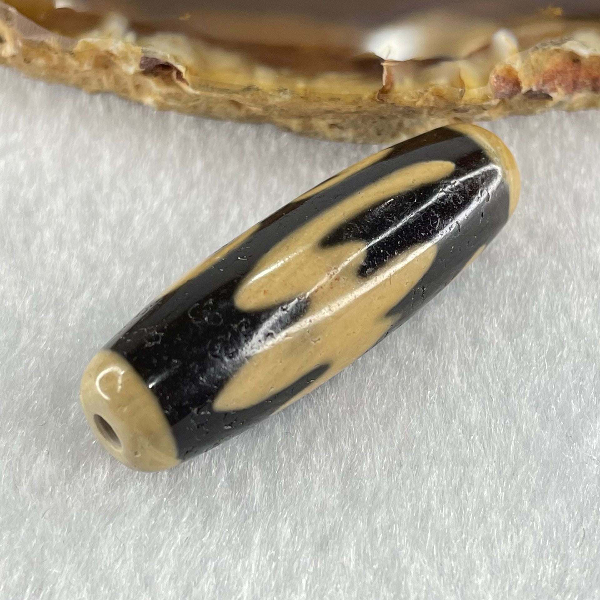 Natural Powerful Tibetan Old Oily Agate 5 Bats Dzi Bead Heavenly Master (Tian Zhu) 五个蝙蝠天诛 8.96g 38.0 by 12.4mm - Huangs Jadeite and Jewelry Pte Ltd