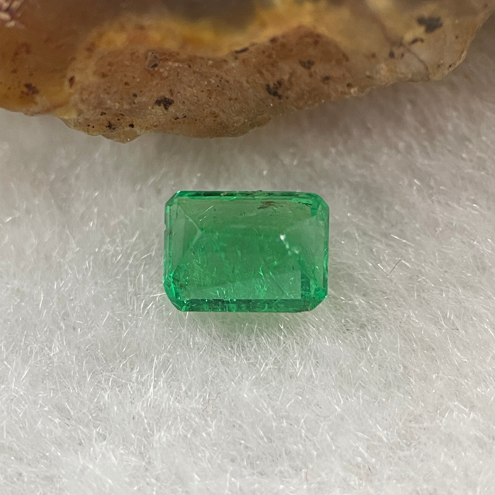 Natural Colombia Green Emerald (Beryl) Cut-Cornered Rectangular step cut 0.60ct 6.2 by 4.5 by 2.9mm - Huangs Jadeite and Jewelry Pte Ltd
