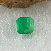Natural Colombia Vivid Green Emerald (Beryl) Cut-Cornered Rectangular Step cut 0.48ct 4.9 by 4.6 by 2.8mm - Huangs Jadeite and Jewelry Pte Ltd
