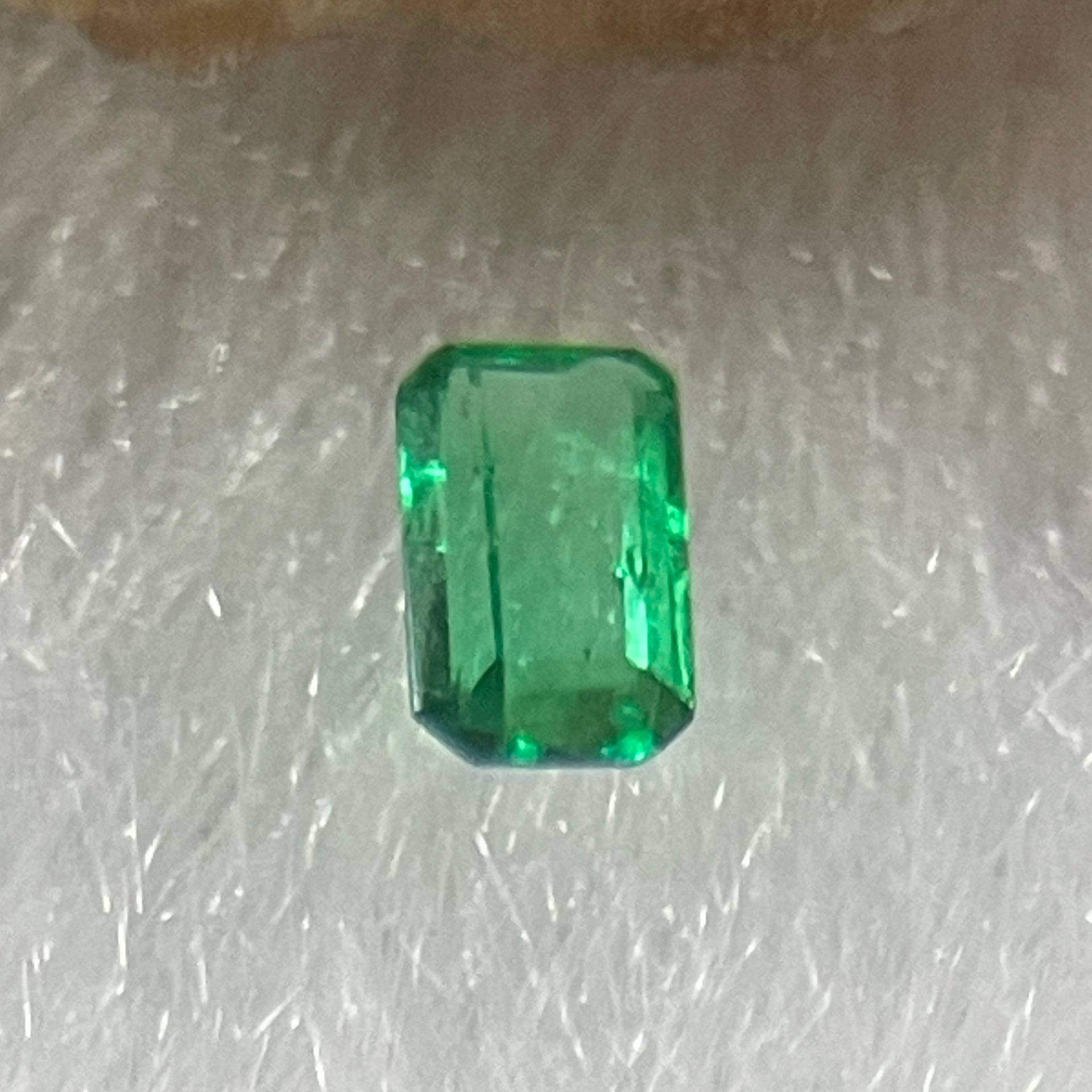 Natural Colombia Vivid Green Emerald (Beryl) Cut-Cornered Rectangular Step cut 0.06ct 3.3 by 2.0 by 1.3mm - Huangs Jadeite and Jewelry Pte Ltd