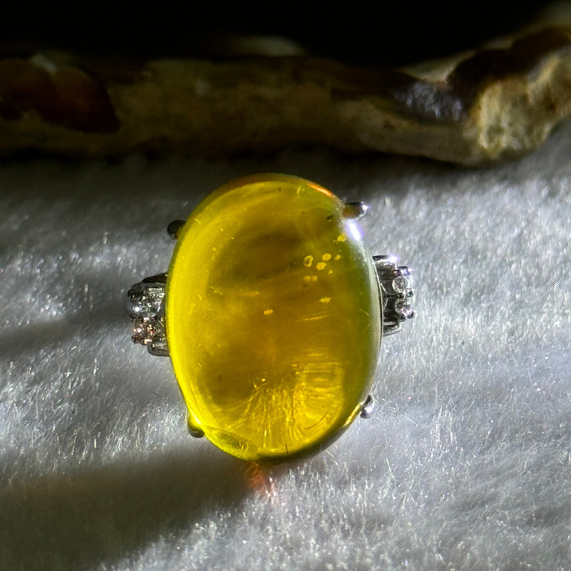 Natural Yellow Amber in S925 Sliver Ring (Adjustable Size) 3.54g 20.1 by 14.5 by 7.0mm - Huangs Jadeite and Jewelry Pte Ltd