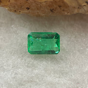 Natural Colombia Vivid Green Emerald (Beryl) Cut-Cornered Rectangular Step cut 0.44ct 5.4 by 3.9 by 2.6mm - Huangs Jadeite and Jewelry Pte Ltd