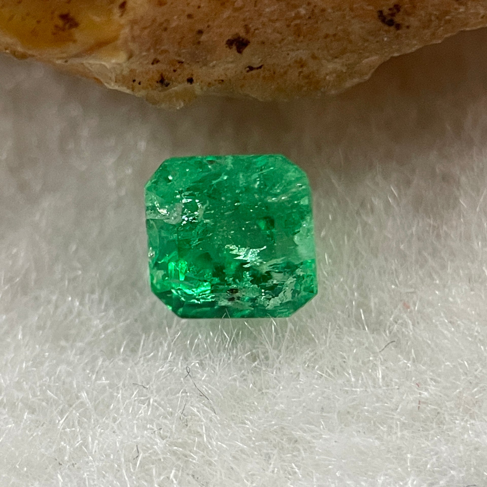 Natural Colombia Vivid Green Emerald (Beryl) Cut-Cornered Square Step cut 0.47ct 4.5 by 4.5 by 3.5mm - Huangs Jadeite and Jewelry Pte Ltd