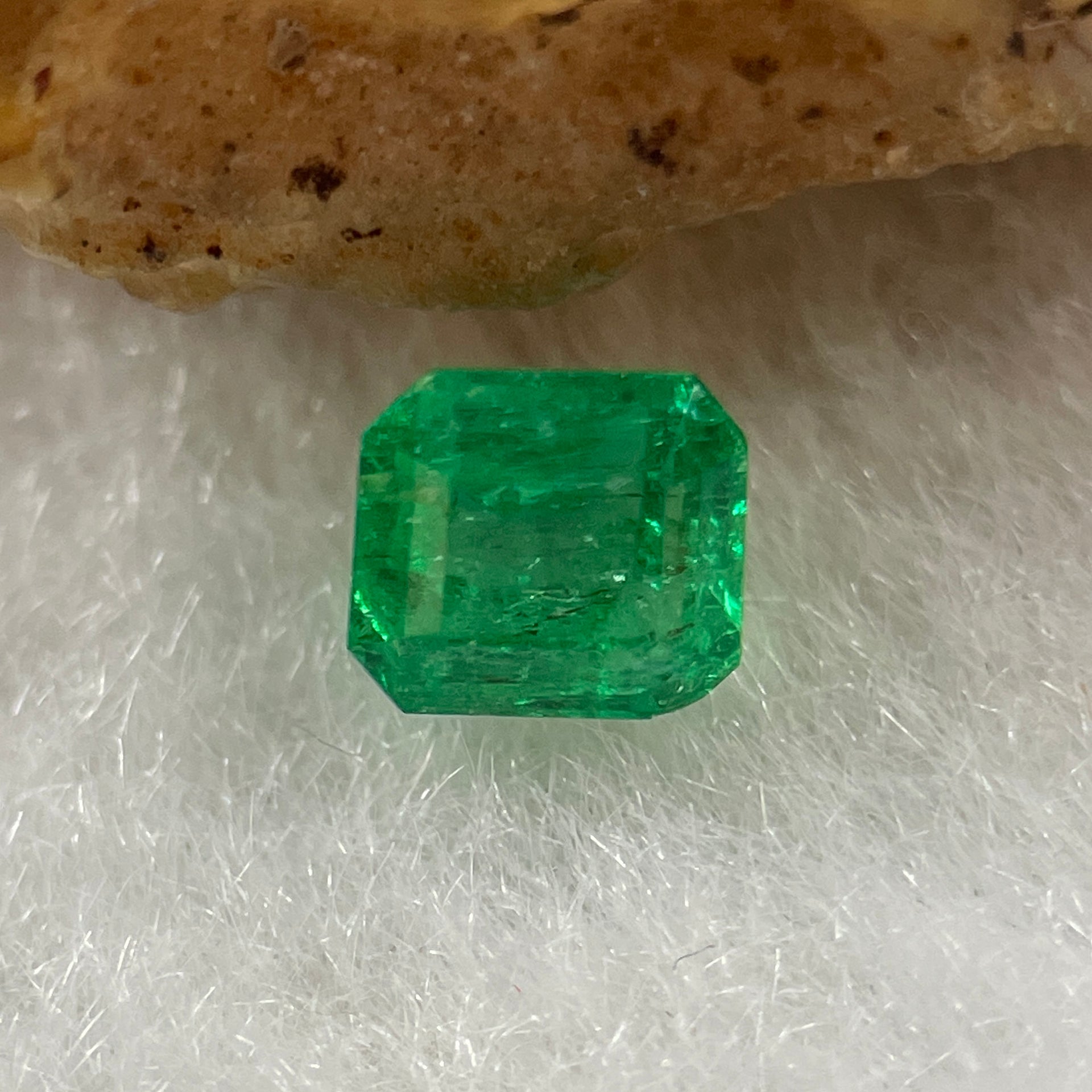 Natural Colombia Green Emerald (Beryl) Cut-Cornered Rectangular step cut 0.53ct 4.6 by 4.2 by 3.4mm - Huangs Jadeite and Jewelry Pte Ltd