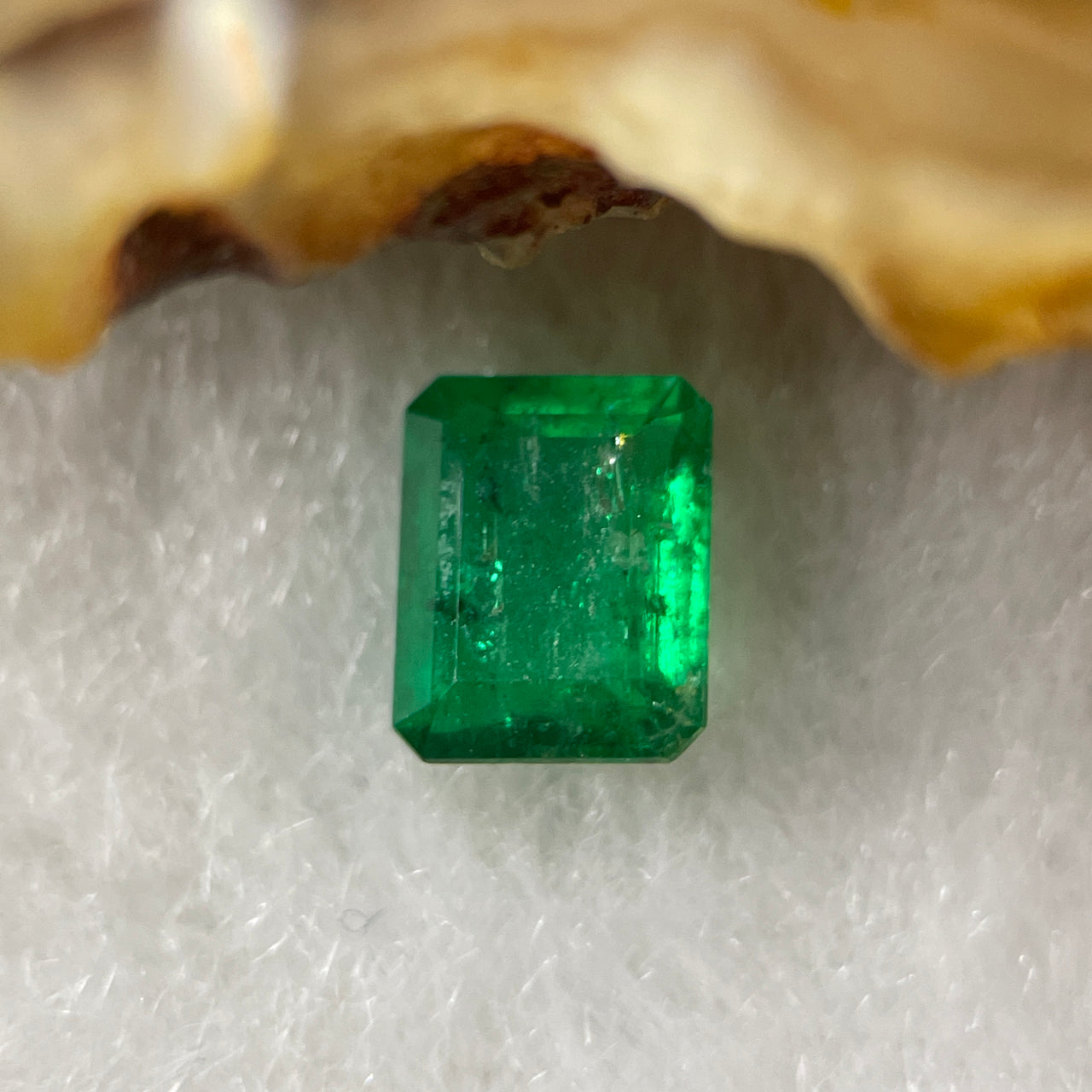 Natural Colombia Green Emerald (Beryl) Cut-Cornered Rectangular step cut 0.75ct 6.4 by 5.2 by 2.8mm - Huangs Jadeite and Jewelry Pte Ltd