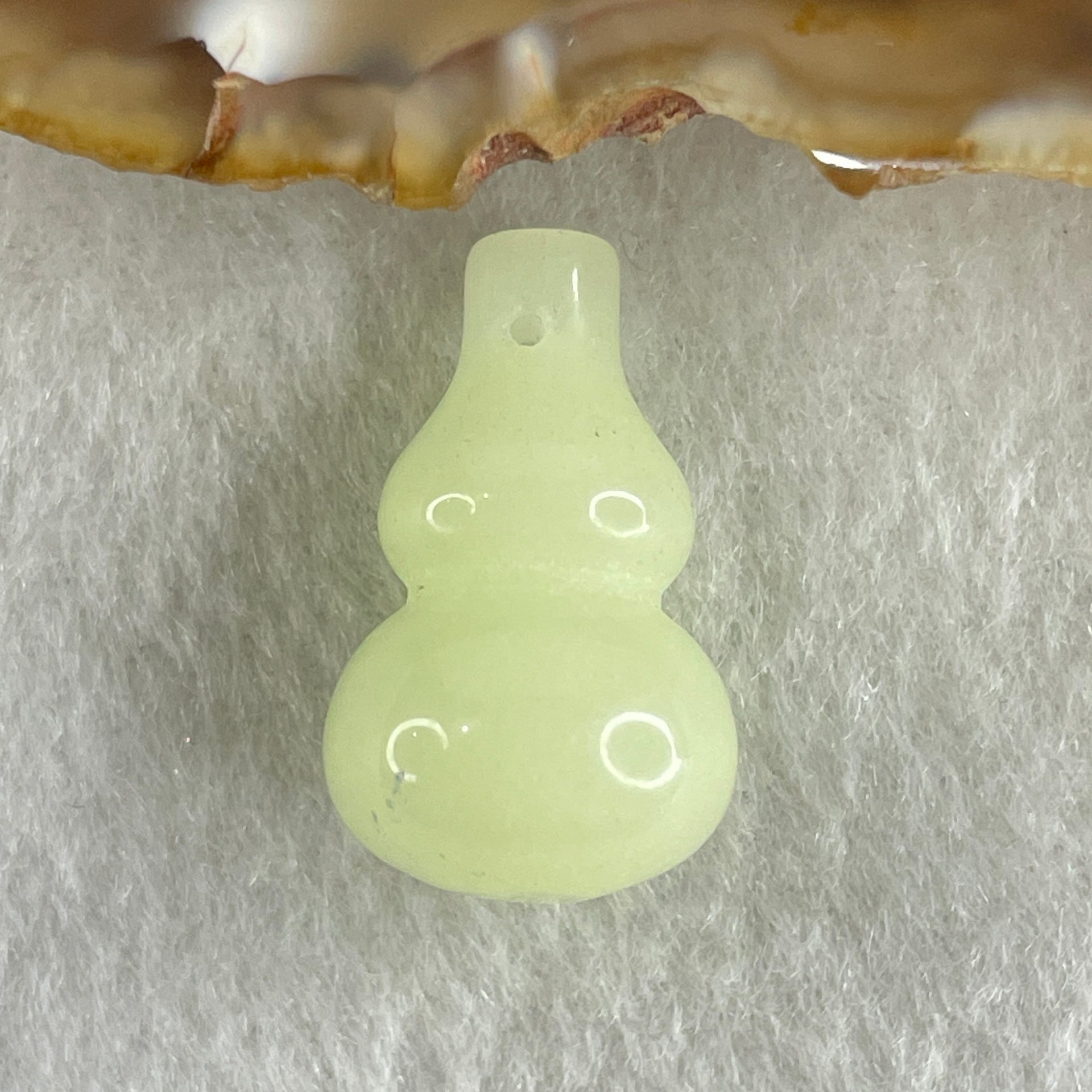 Natural Light Green Chalcedony Mini Hulu Display 4.42g 22.9 by 14.1mm - Huangs Jadeite and Jewelry Pte Ltd