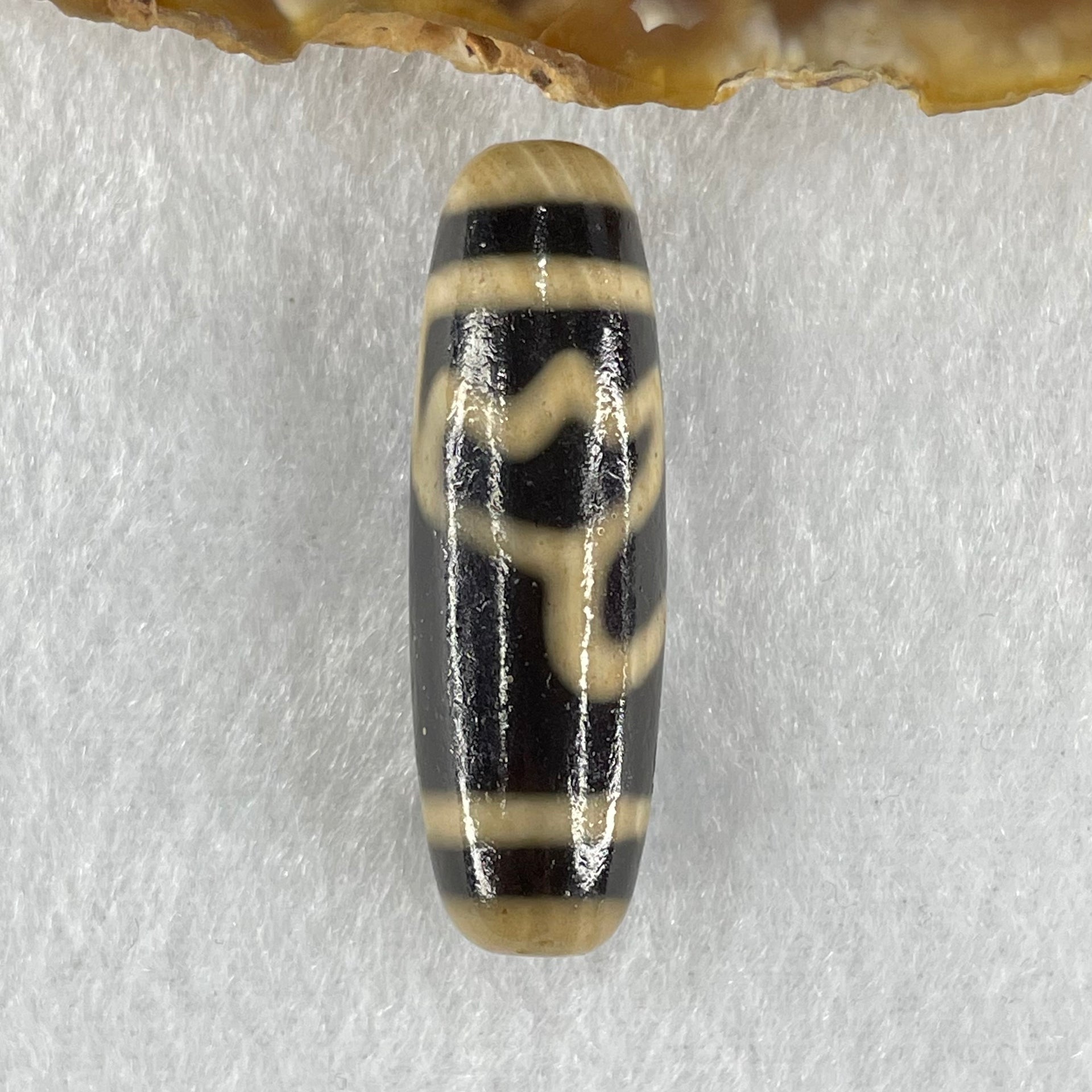 Natural Powerful Tibetan Old Oily Agate Double Lotus Flower Dzi Bead Heavenly Master (Tian Zhu) 双莲花天珠 8.55g 37.8 by 12.1mm - Huangs Jadeite and Jewelry Pte Ltd