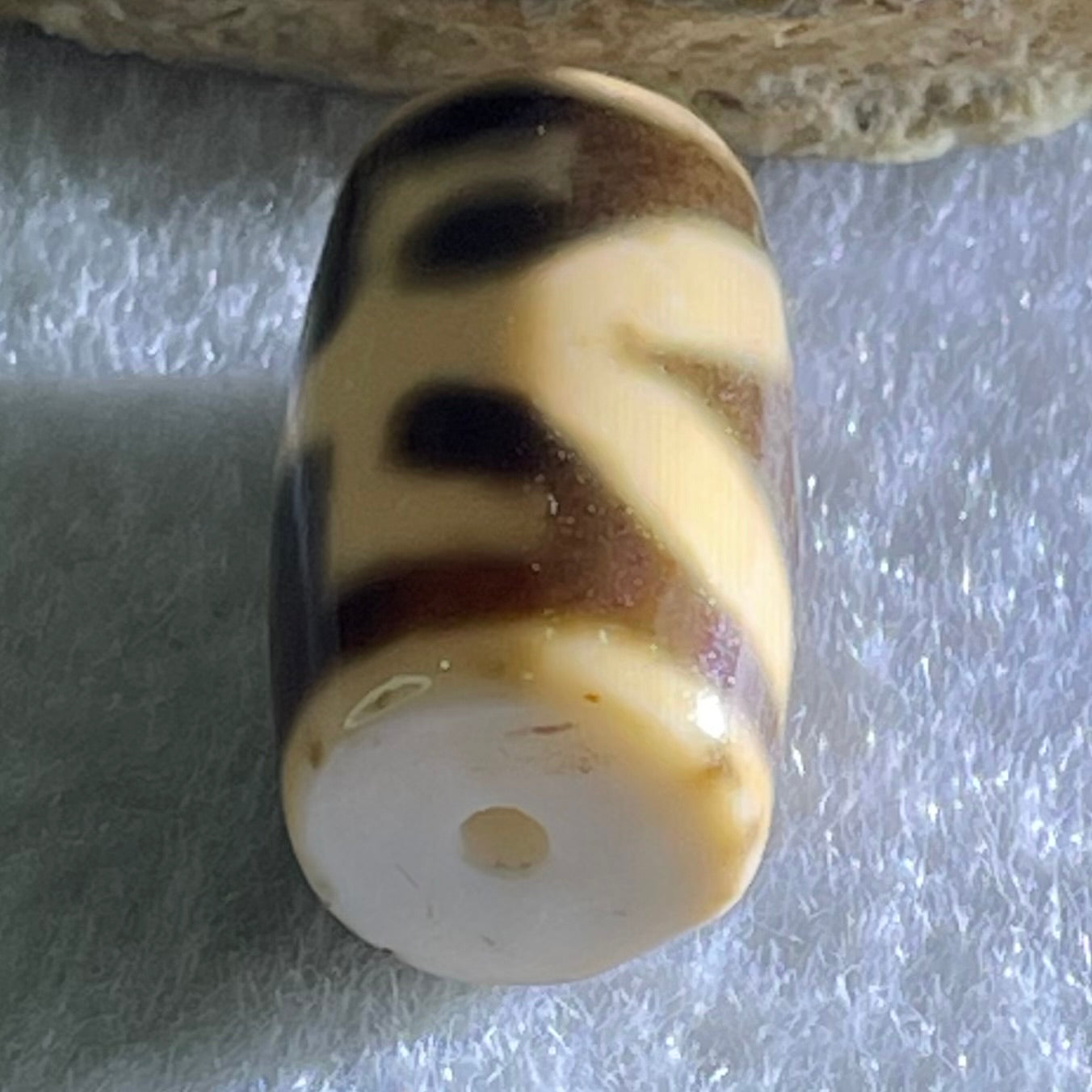 Natural Powerful Tibetan Old Oily Agate Patina Guiren Tairen Human Dzi Bead Totem Amulet Heavenly Master (Tian Zhu) 贵人天诛 4.92g 20.3 by 11.8mm - Huangs Jadeite and Jewelry Pte Ltd