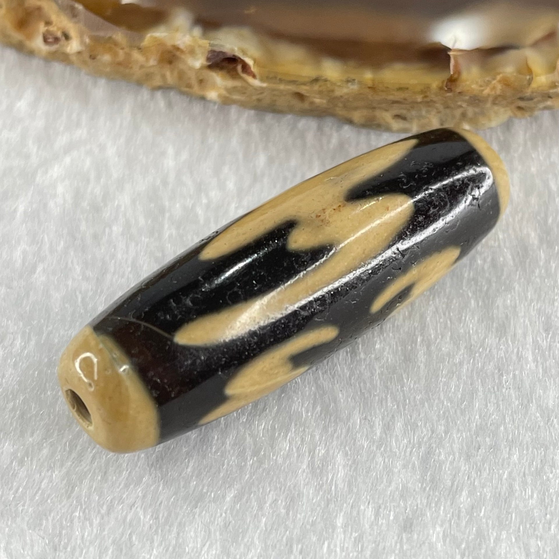 Natural Powerful Tibetan Old Oily Agate 5 Bats Dzi Bead Heavenly Master (Tian Zhu) 五个蝙蝠天诛 8.96g 38.0 by 12.4mm - Huangs Jadeite and Jewelry Pte Ltd