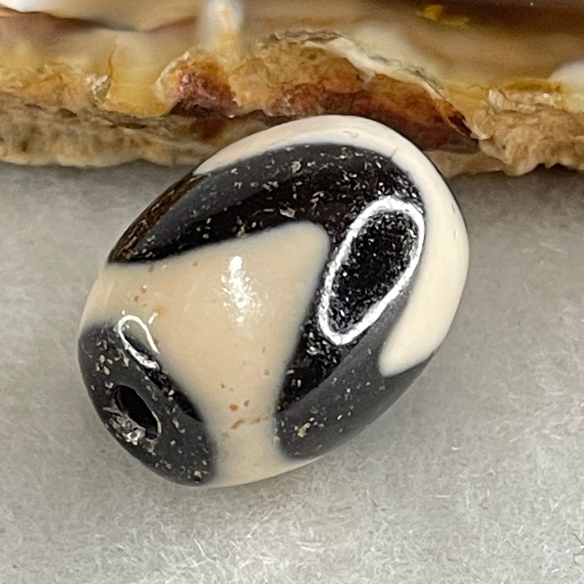 Natural Powerful Tibetan Old Oily Agate Tiger Tooth Daluo Dzi Bead Heavenly Master (Tian Zhu) 虎呀天诛 4.05g 17.3 by 12.7mm - Huangs Jadeite and Jewelry Pte Ltd