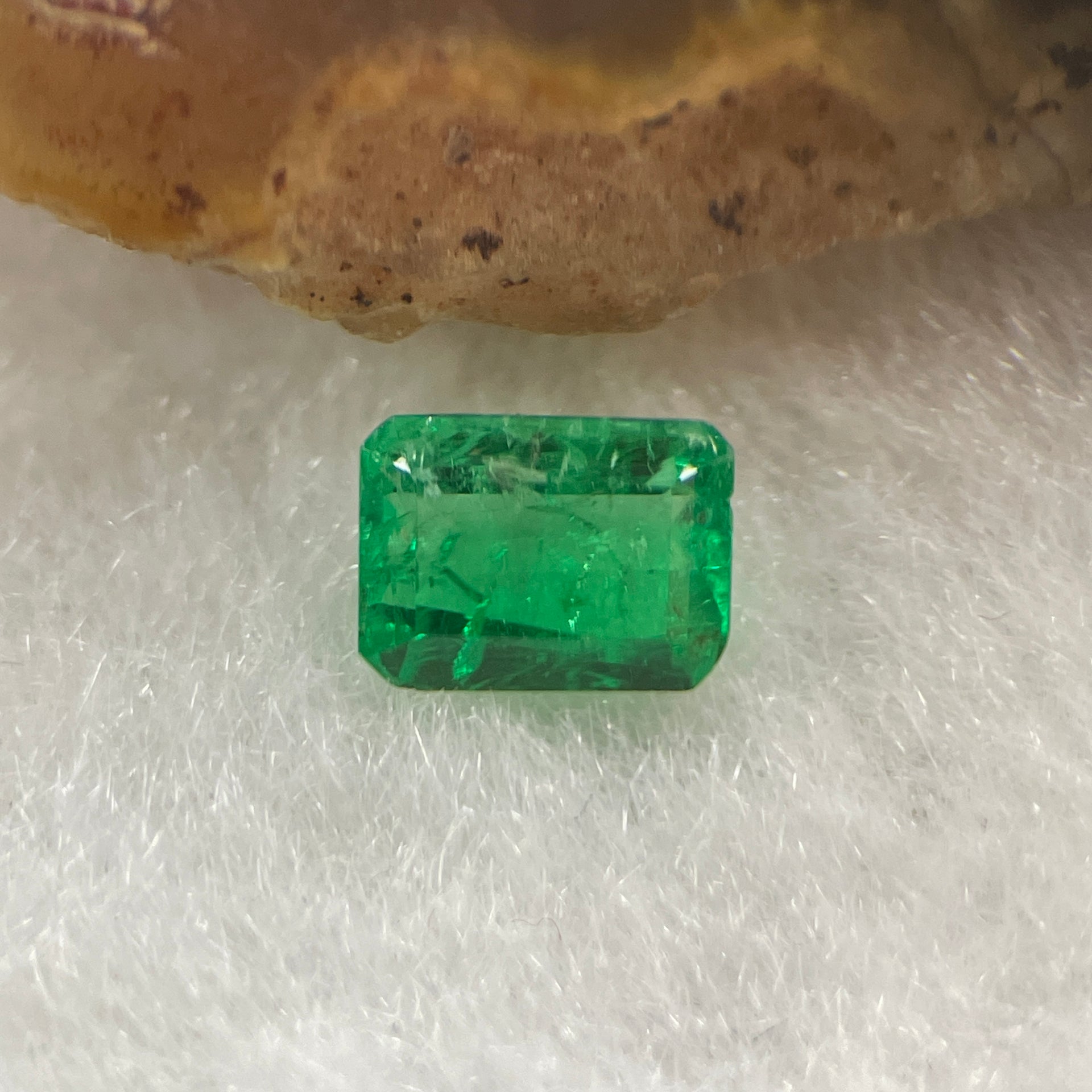 Natural Colombia Green Emerald (Beryl) Cut-Cornered Rectangular step cut 0.60ct 6.2 by 4.5 by 2.9mm - Huangs Jadeite and Jewelry Pte Ltd