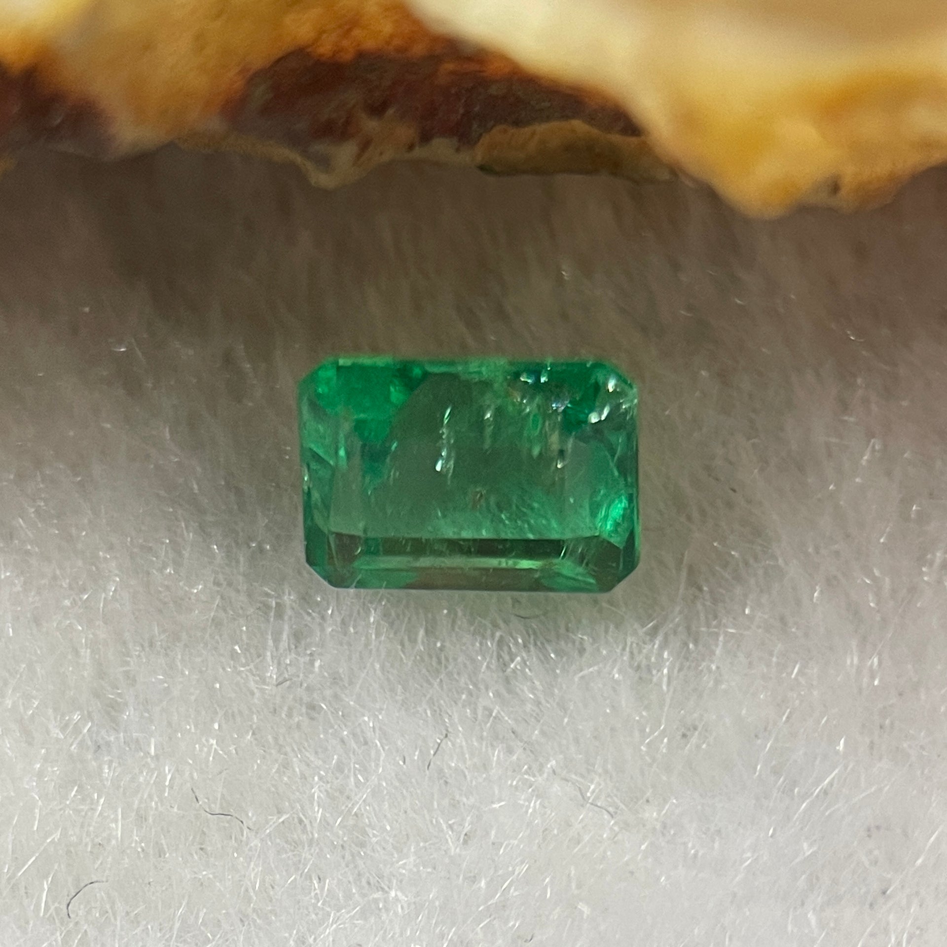 Natural Colombia Green Emerald (Beryl) Cut-Cornered Rectangular step cut 0.70cts 5.7 by 4.4 by 3.8mm - Huangs Jadeite and Jewelry Pte Ltd