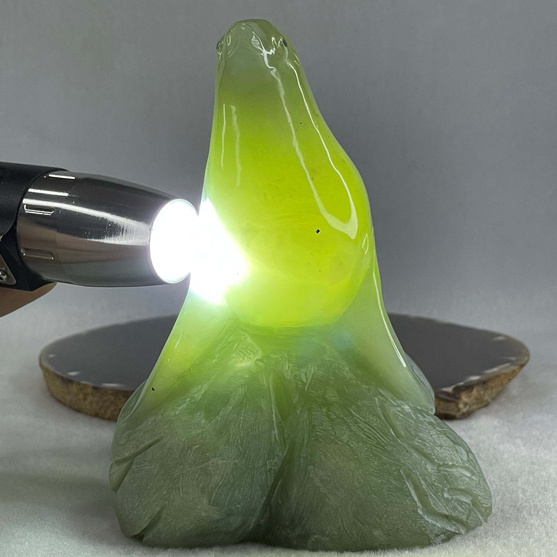 Natural Green Serpentine Seal Display 1,061.1g 132.0 by 88.0 by 123.0mm - Huangs Jadeite and Jewelry Pte Ltd